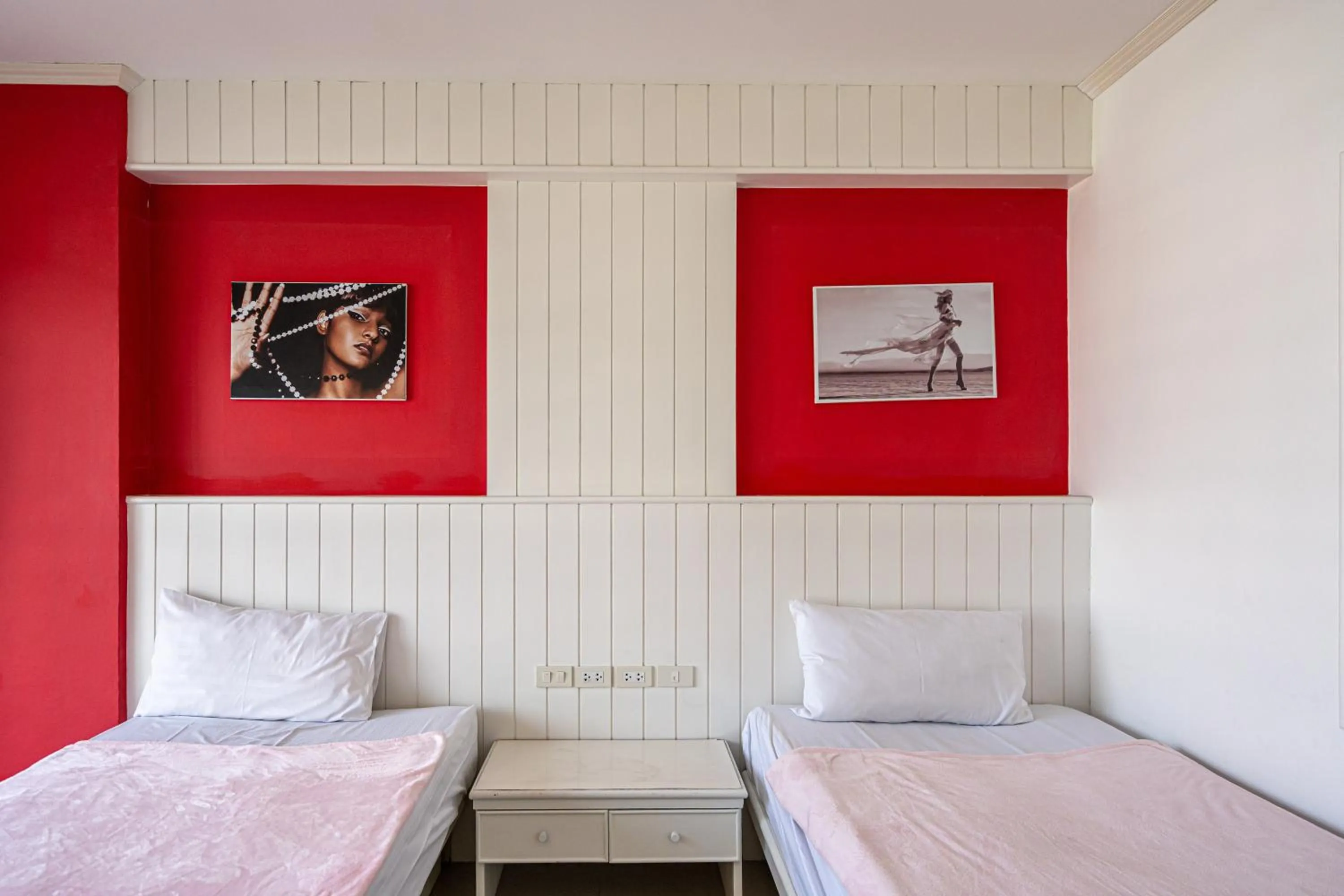 Bed in Santi White House Patong