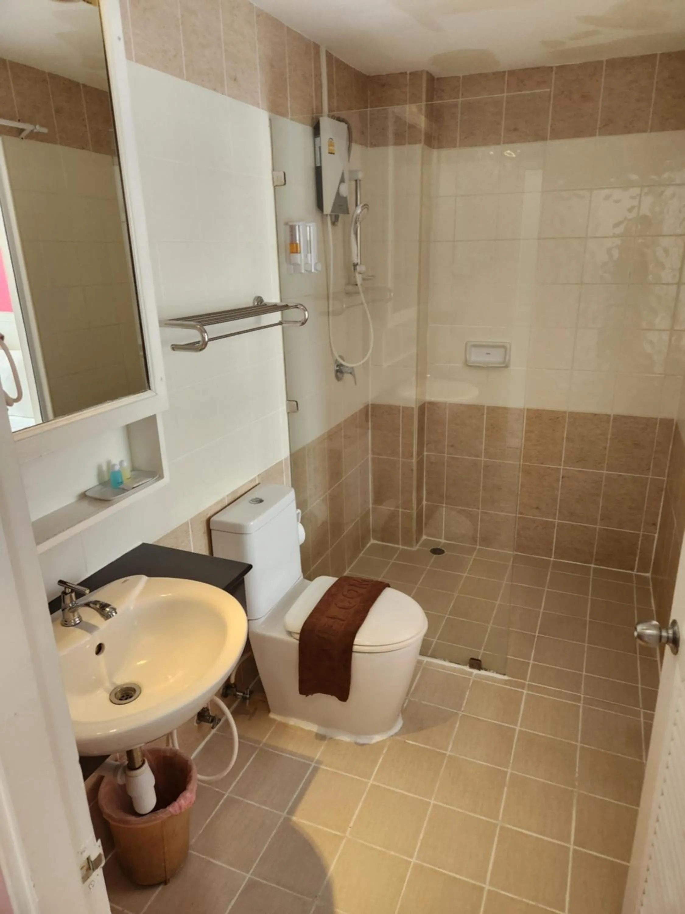 Santi White House Patong