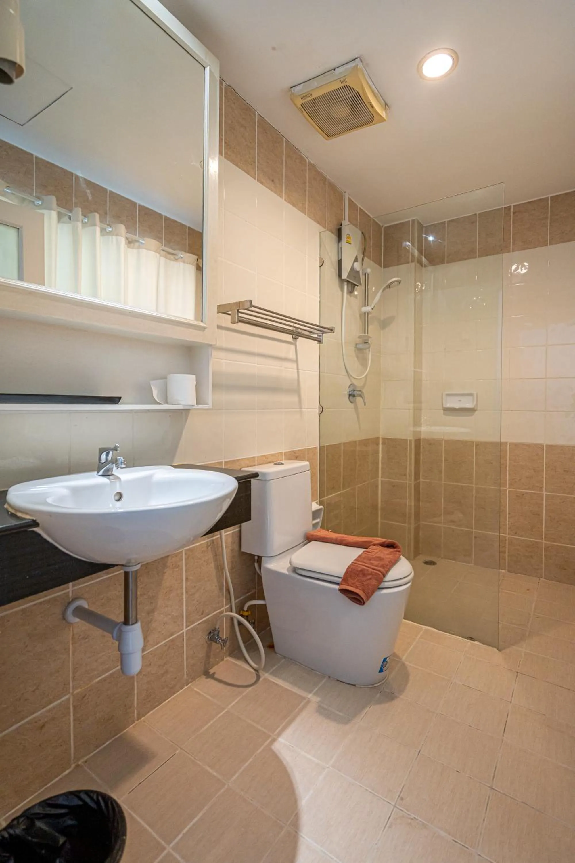 Shower in Santi White House Patong