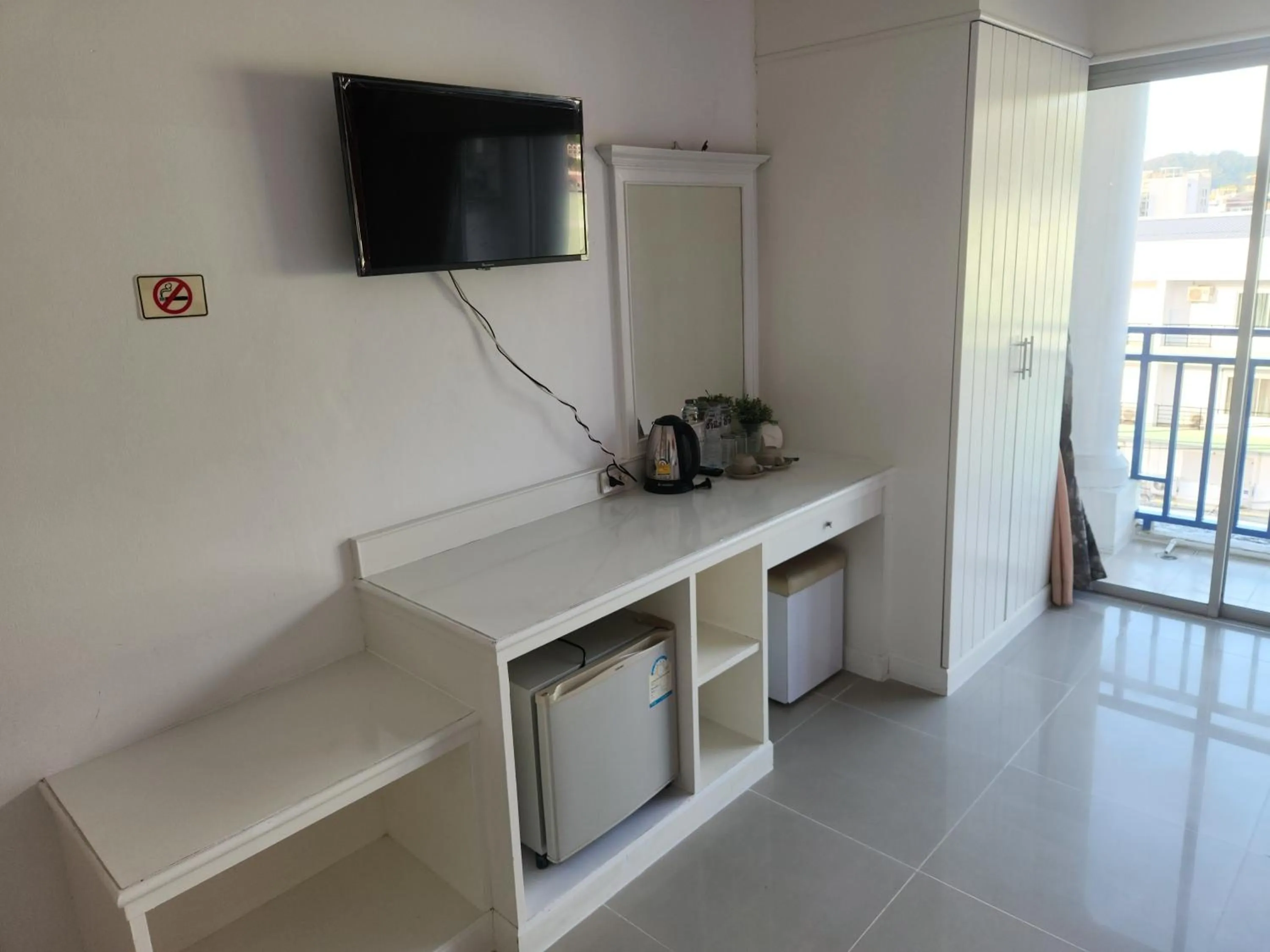 Santi White House Patong