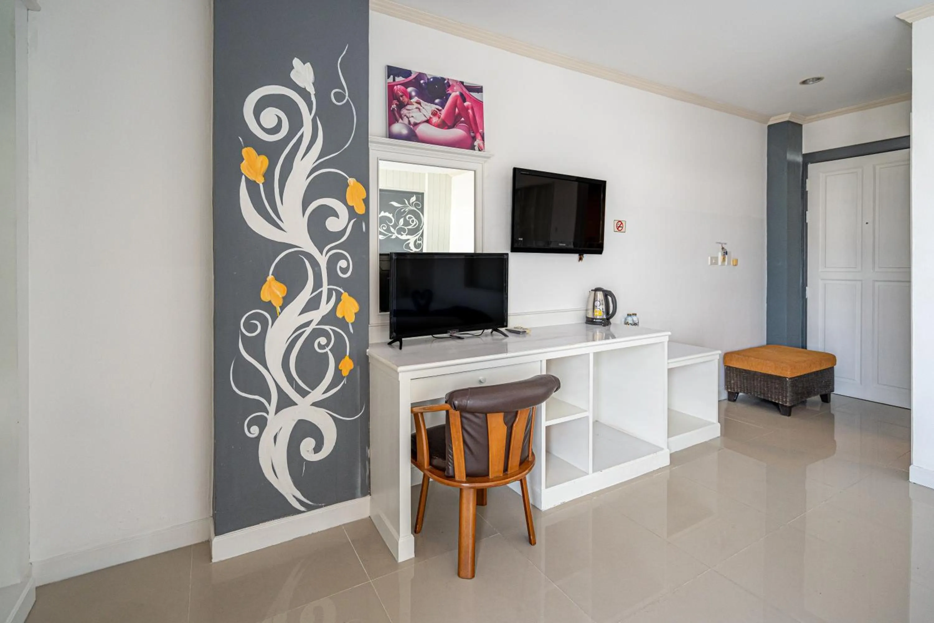 TV and multimedia in Santi White House Patong