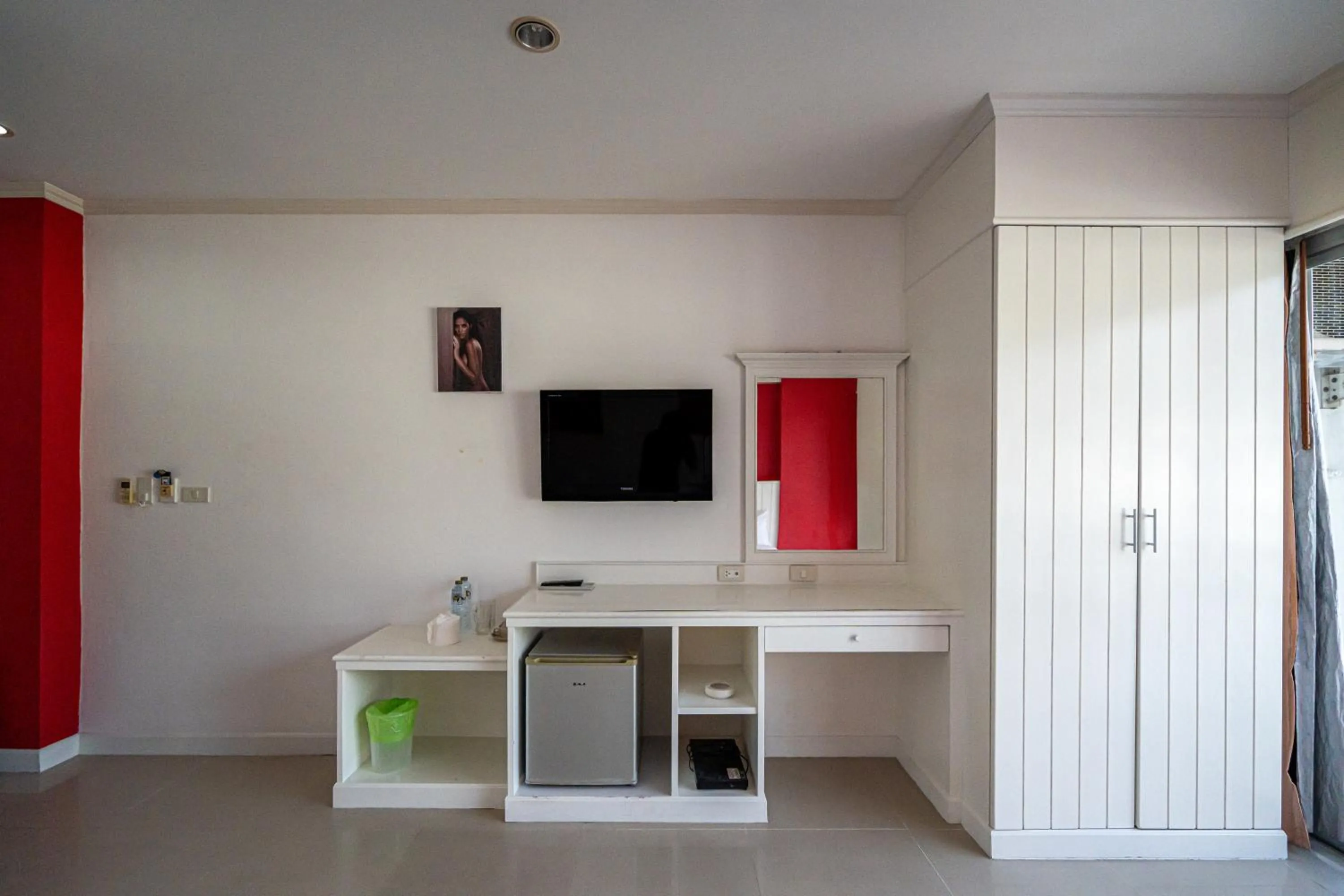 hair dresser in Santi White House Patong