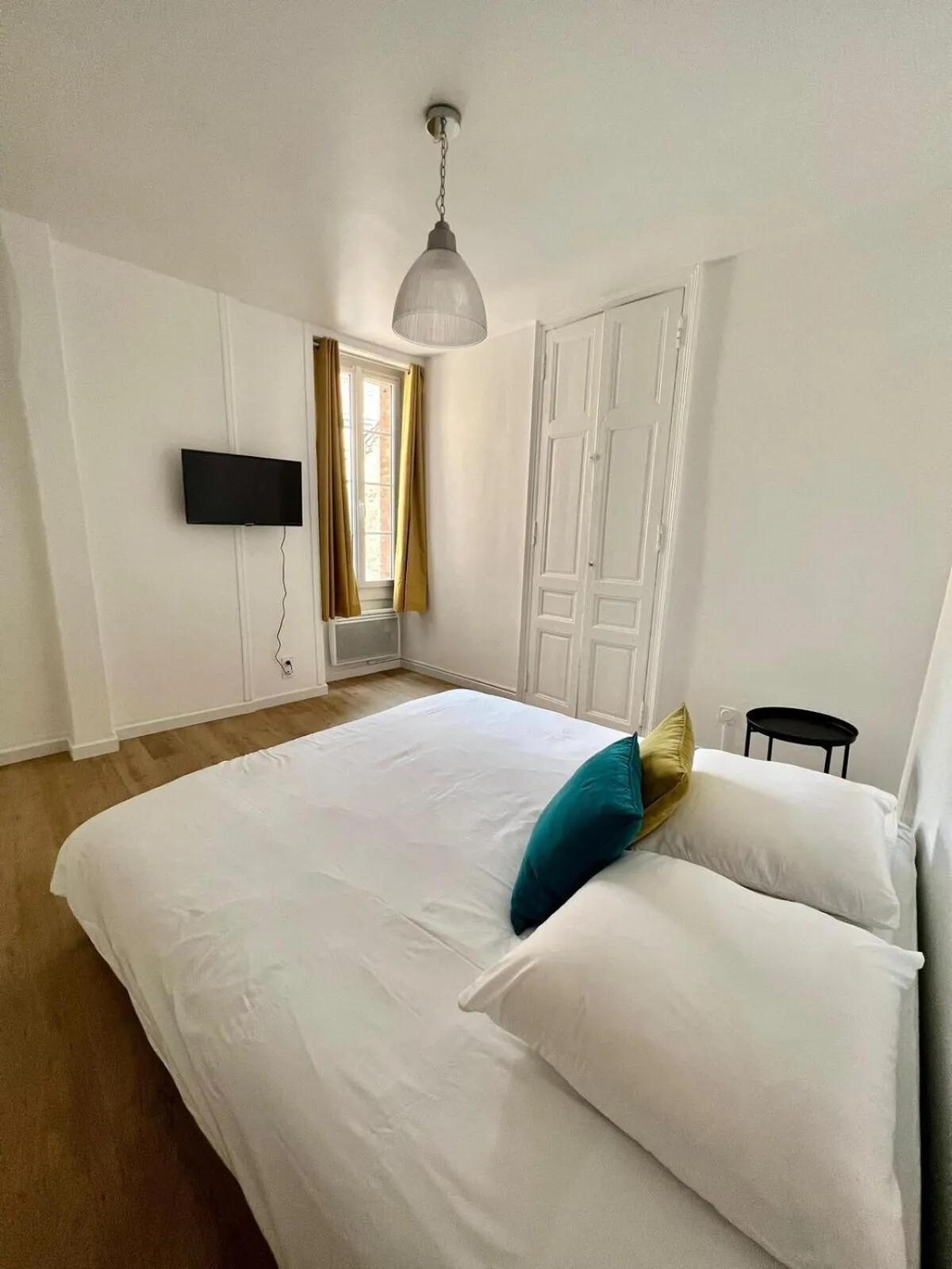 Bedroom, Bed in Au coeur de ville