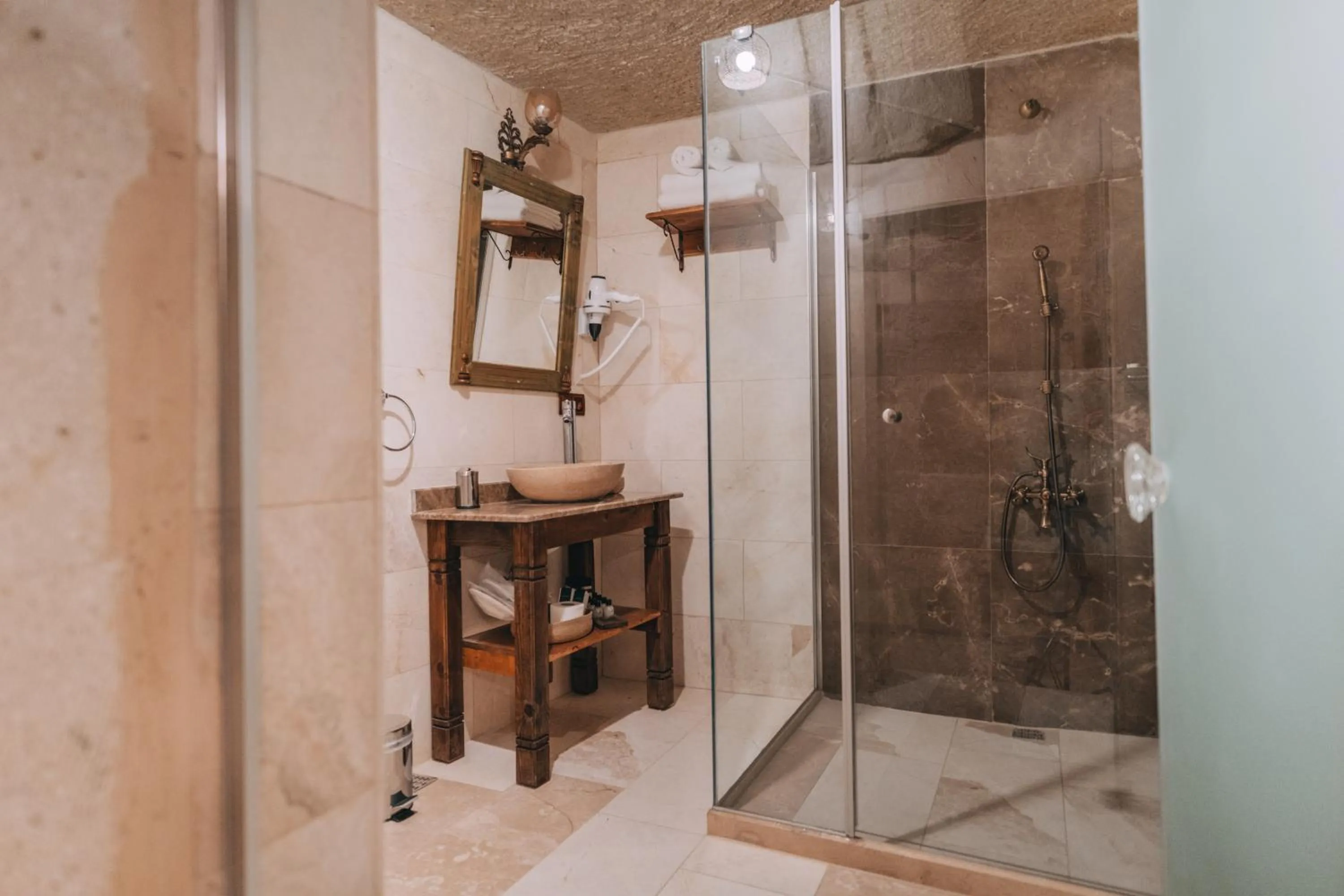 Shower in Sora Cave Hotel