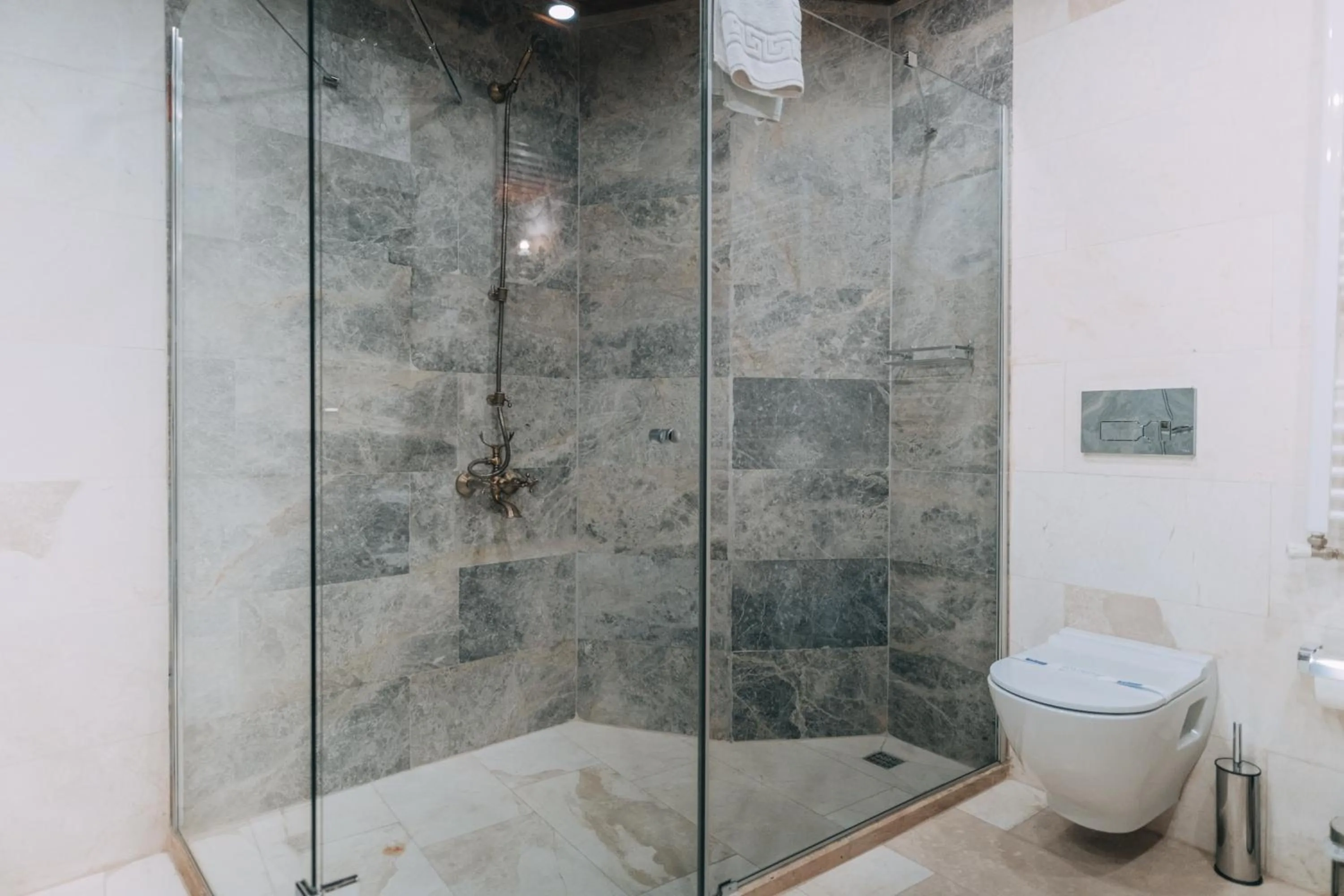 Shower in Sora Cave Hotel