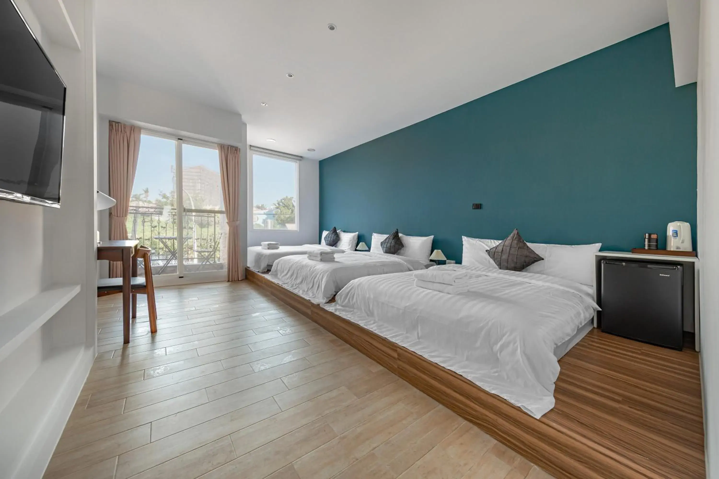 Family Suite with Balcony in Sunset Mu Style Inn Family Suite with Balcony in Sunset Mu Style Inn