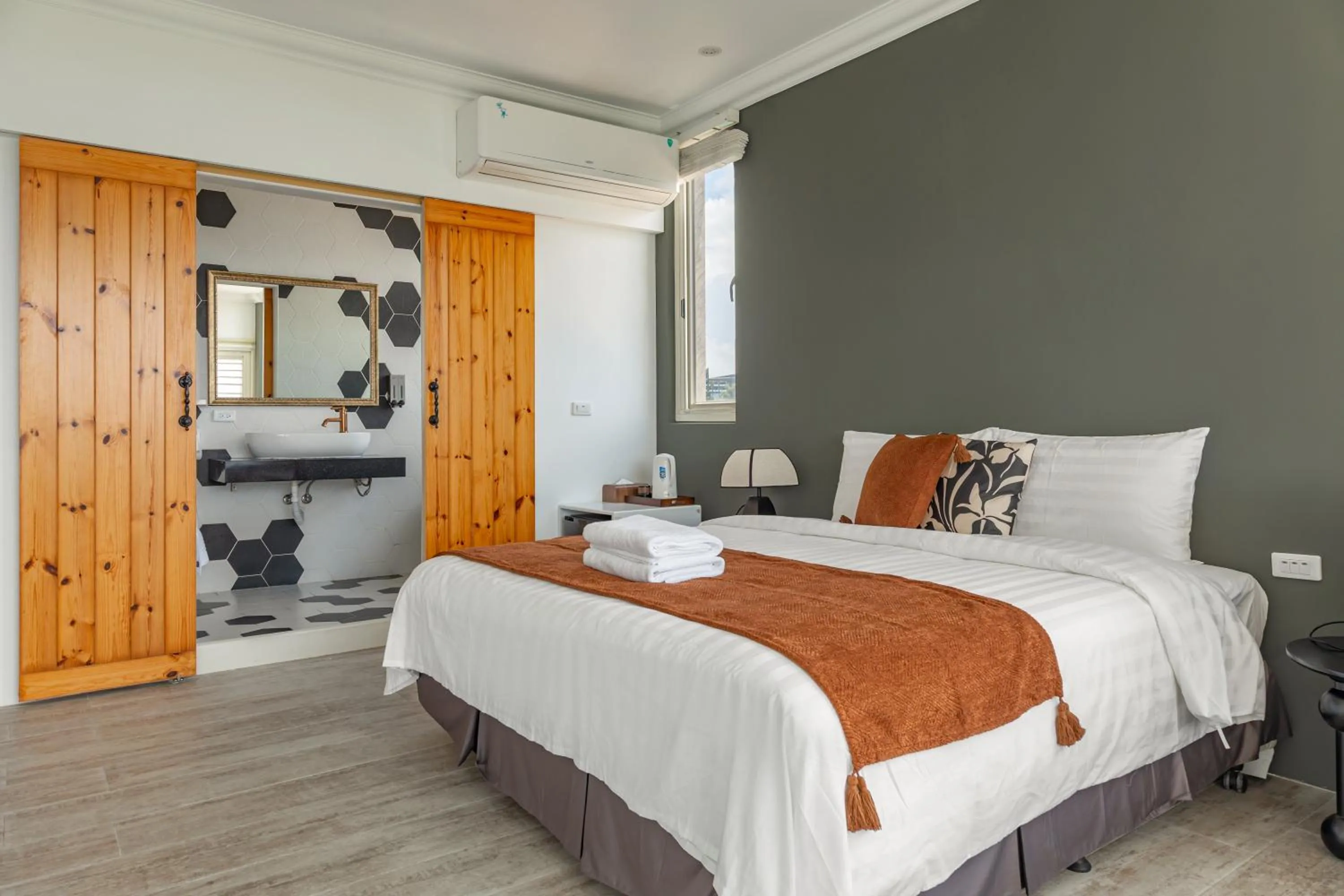 Bed in Sunset Mu Style Inn