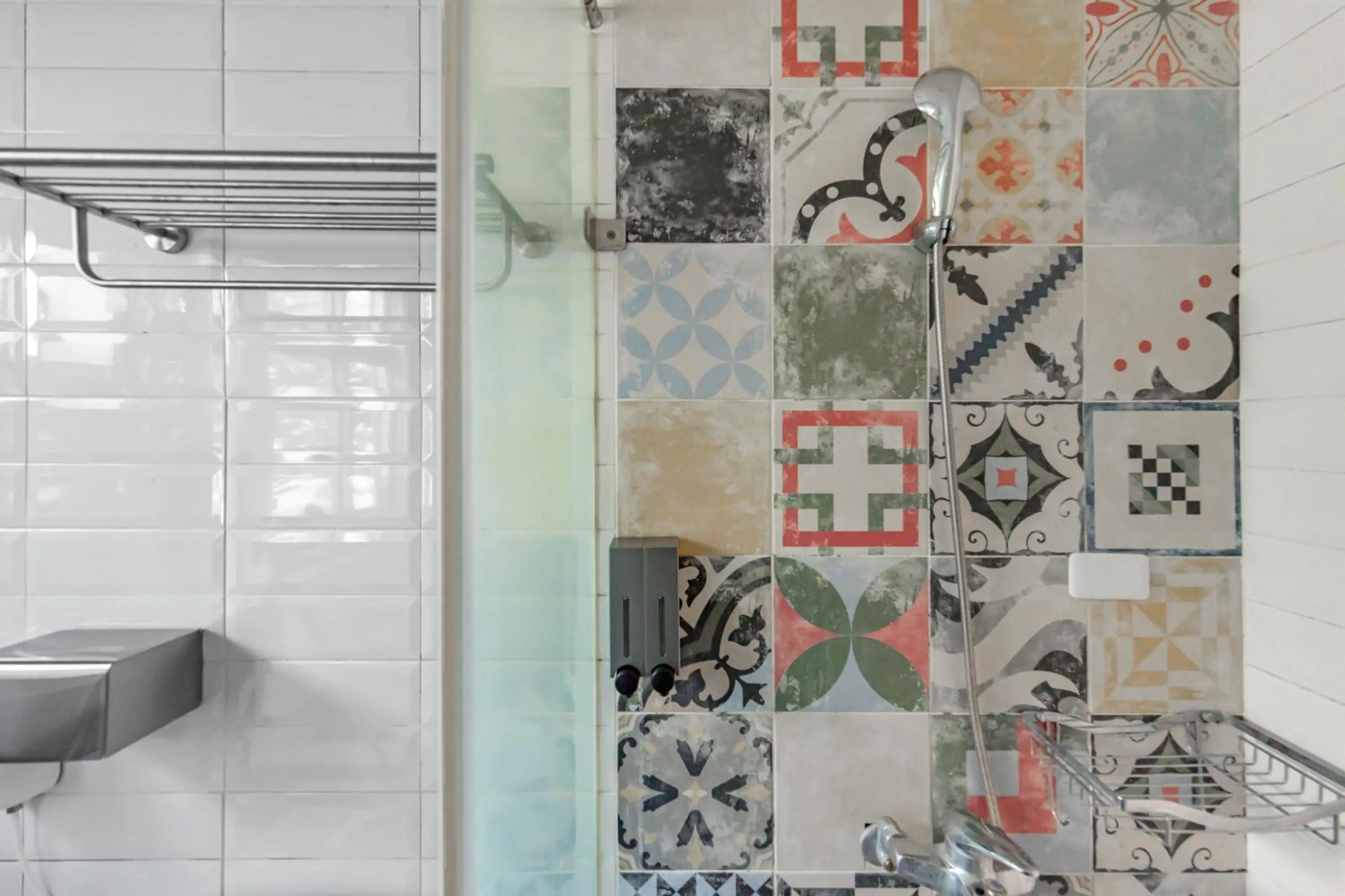 Shower in Sunset Mu Style Inn