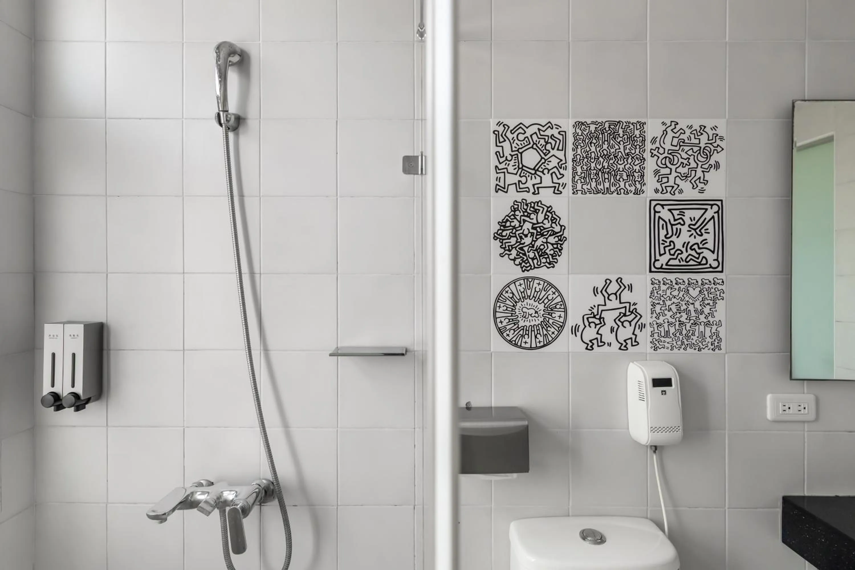 Shower in Sunset Mu Style Inn