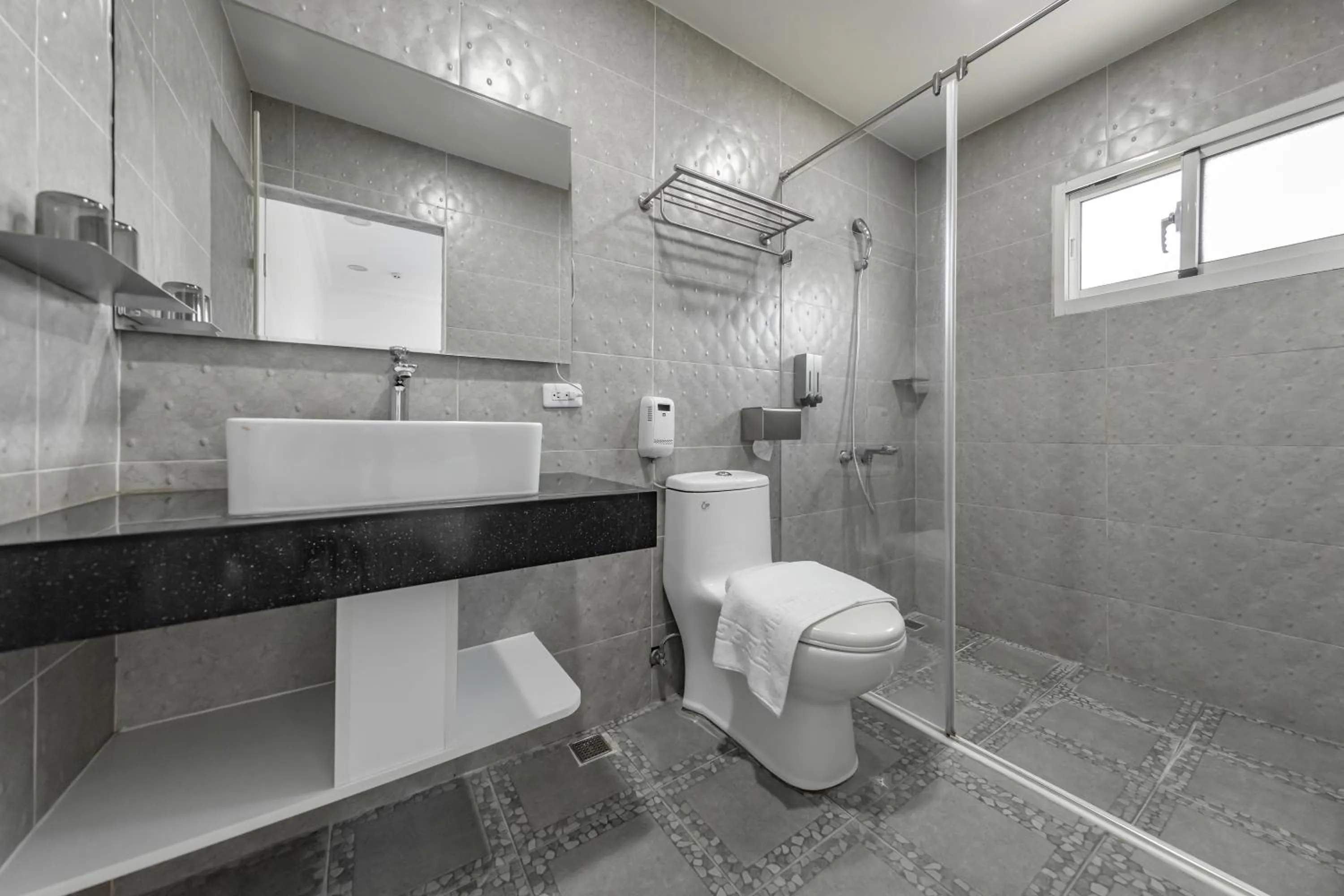 Shower in Sunset Mu Style Inn