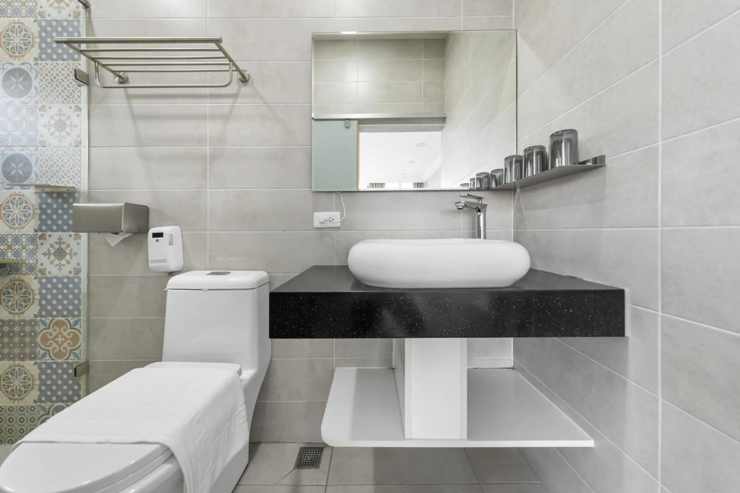 Toilet in Sunset Mu Style Inn