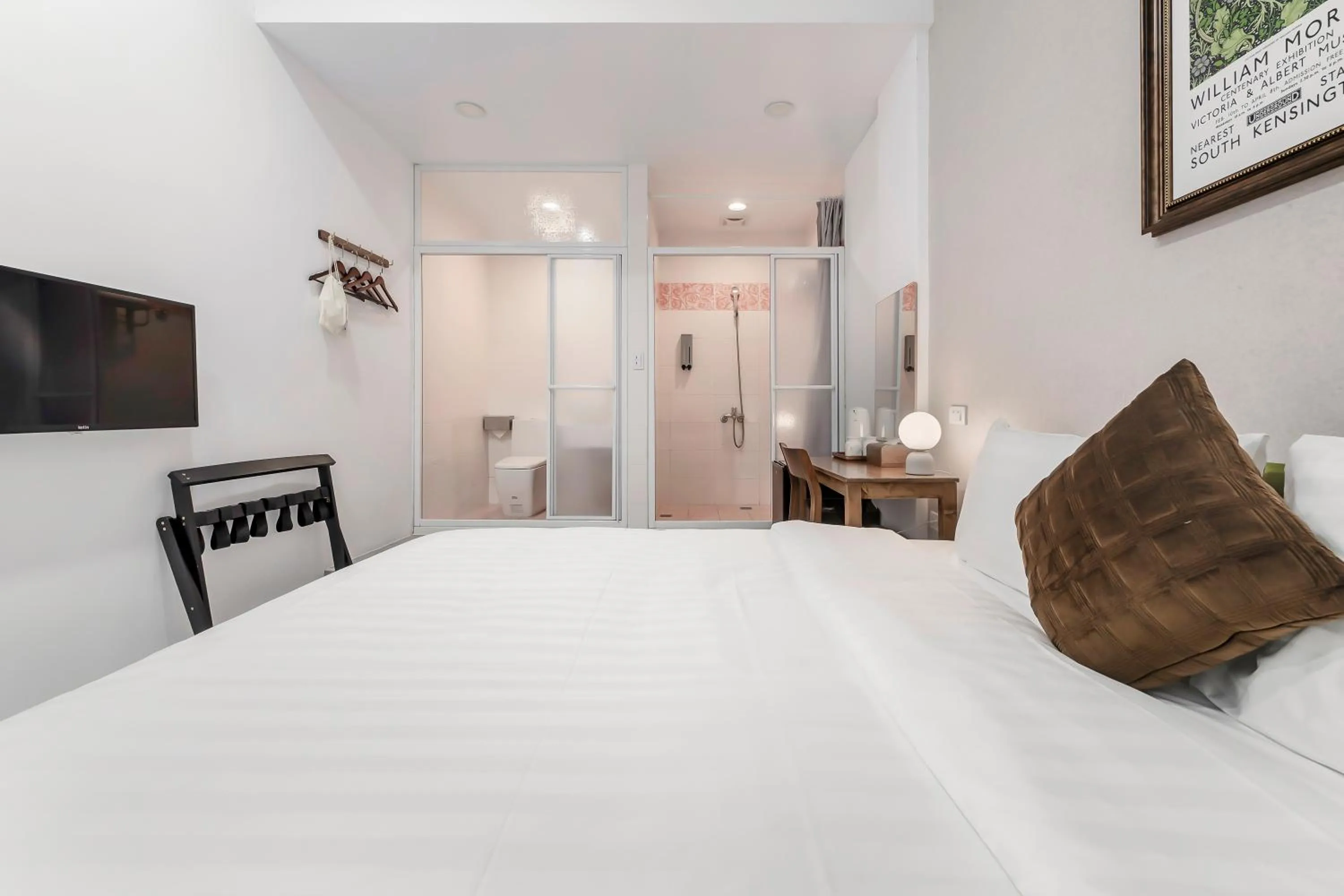 Photo of the whole room, Bed in Sunset Mu Style Inn