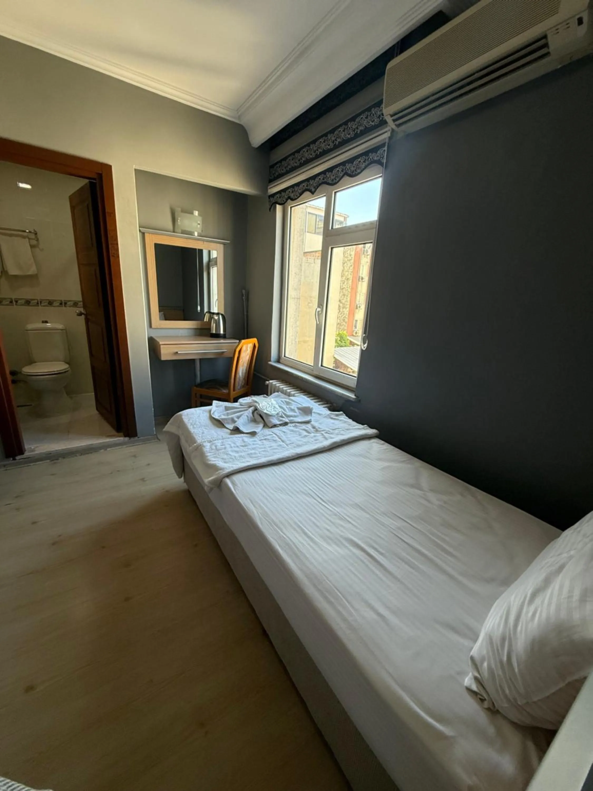 Bed in KABİL OTEl