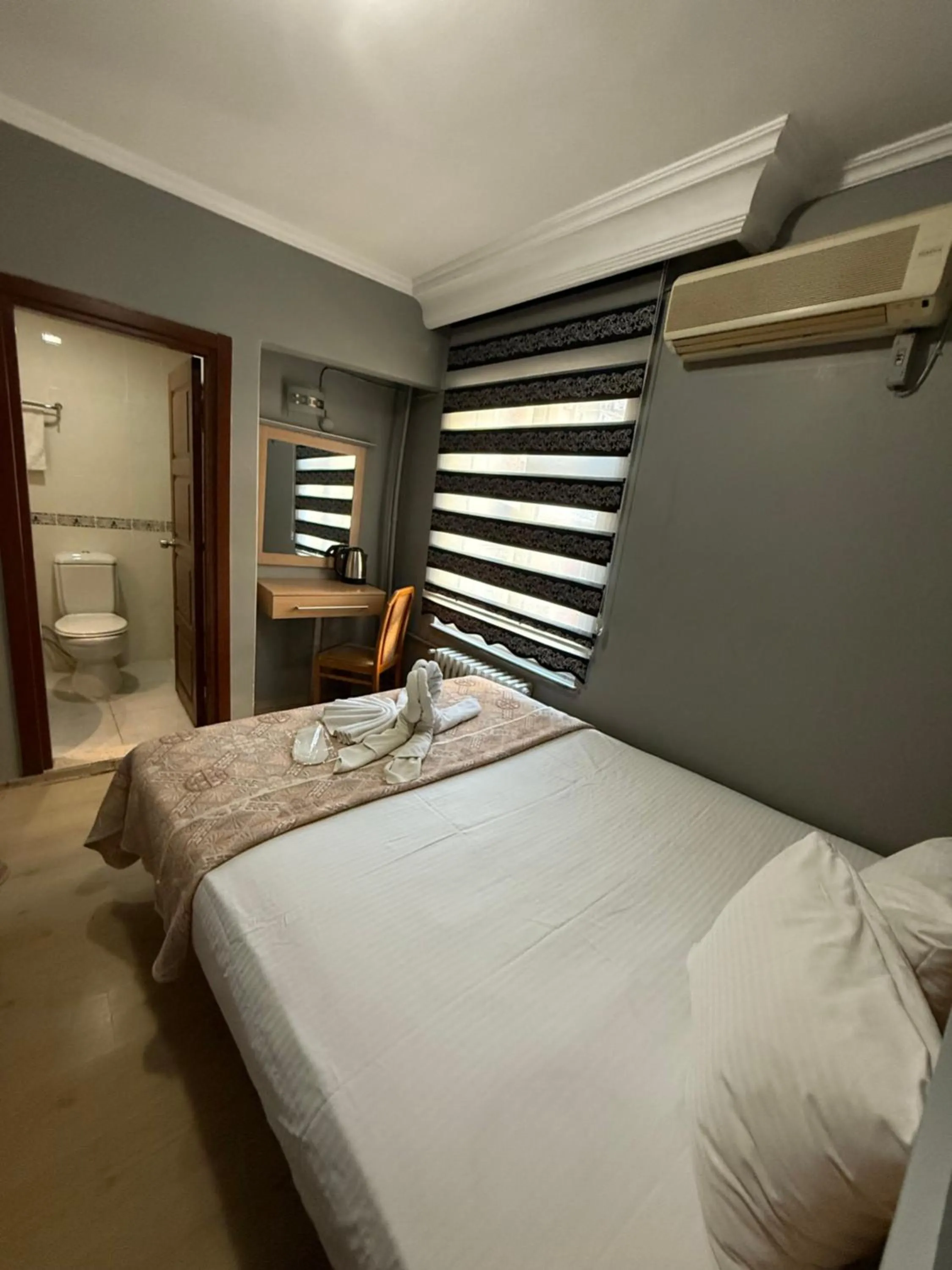Bed in KABİL OTEl