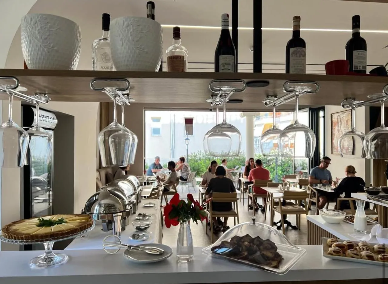 Restaurant/places to eat in Seaside Hotel