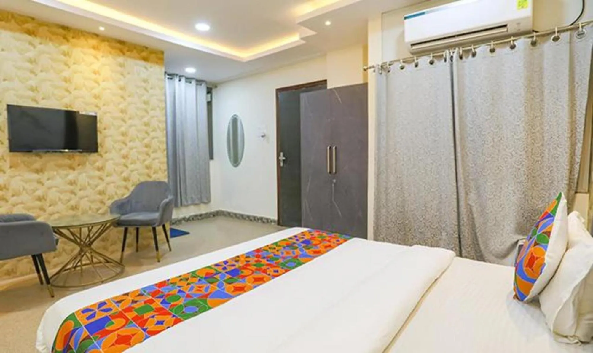 Bed in FabExpress Namaste Kashi - Dasaswamedh Ghat