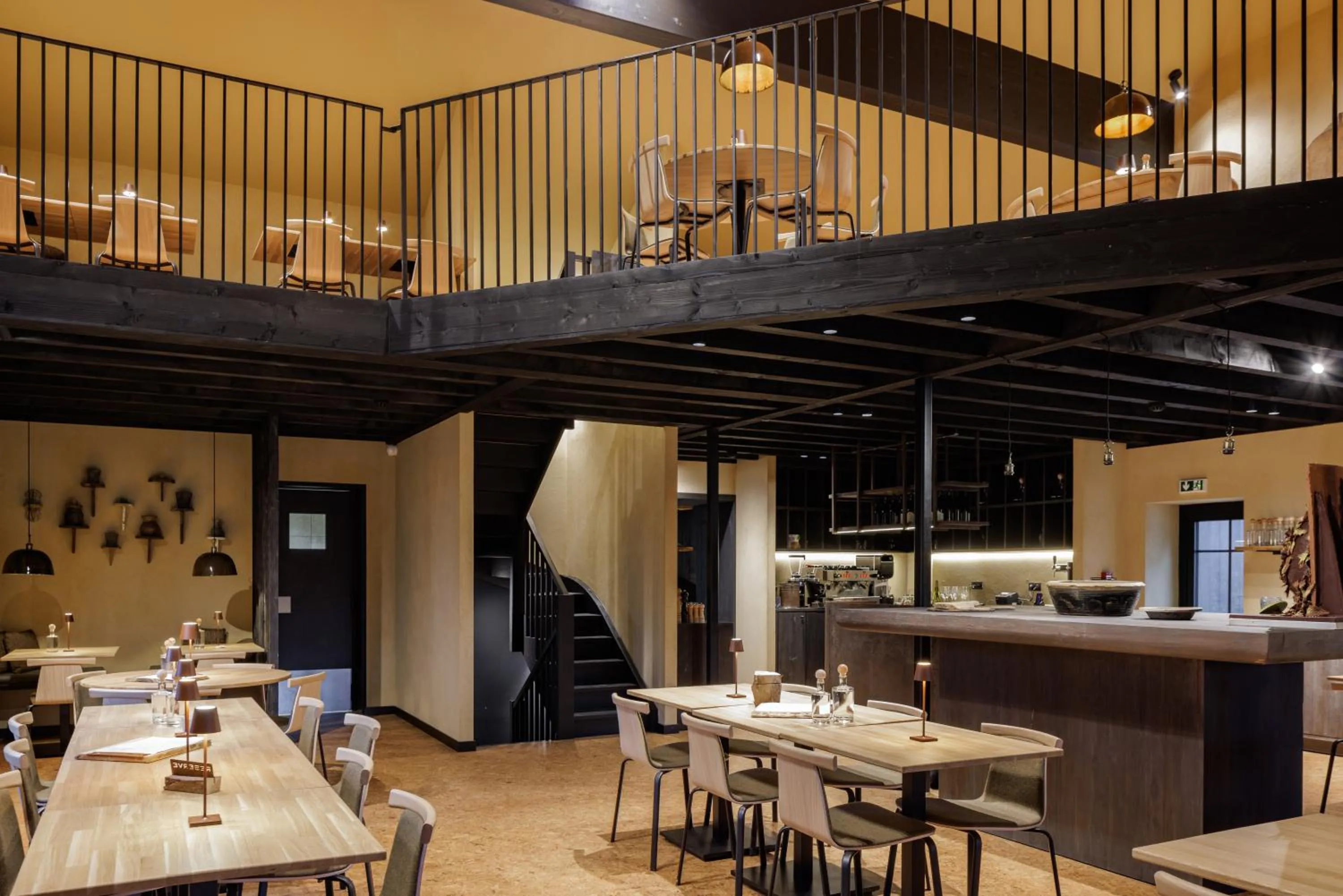 Restaurant/places to eat in Hillview Hotel Grandvoir