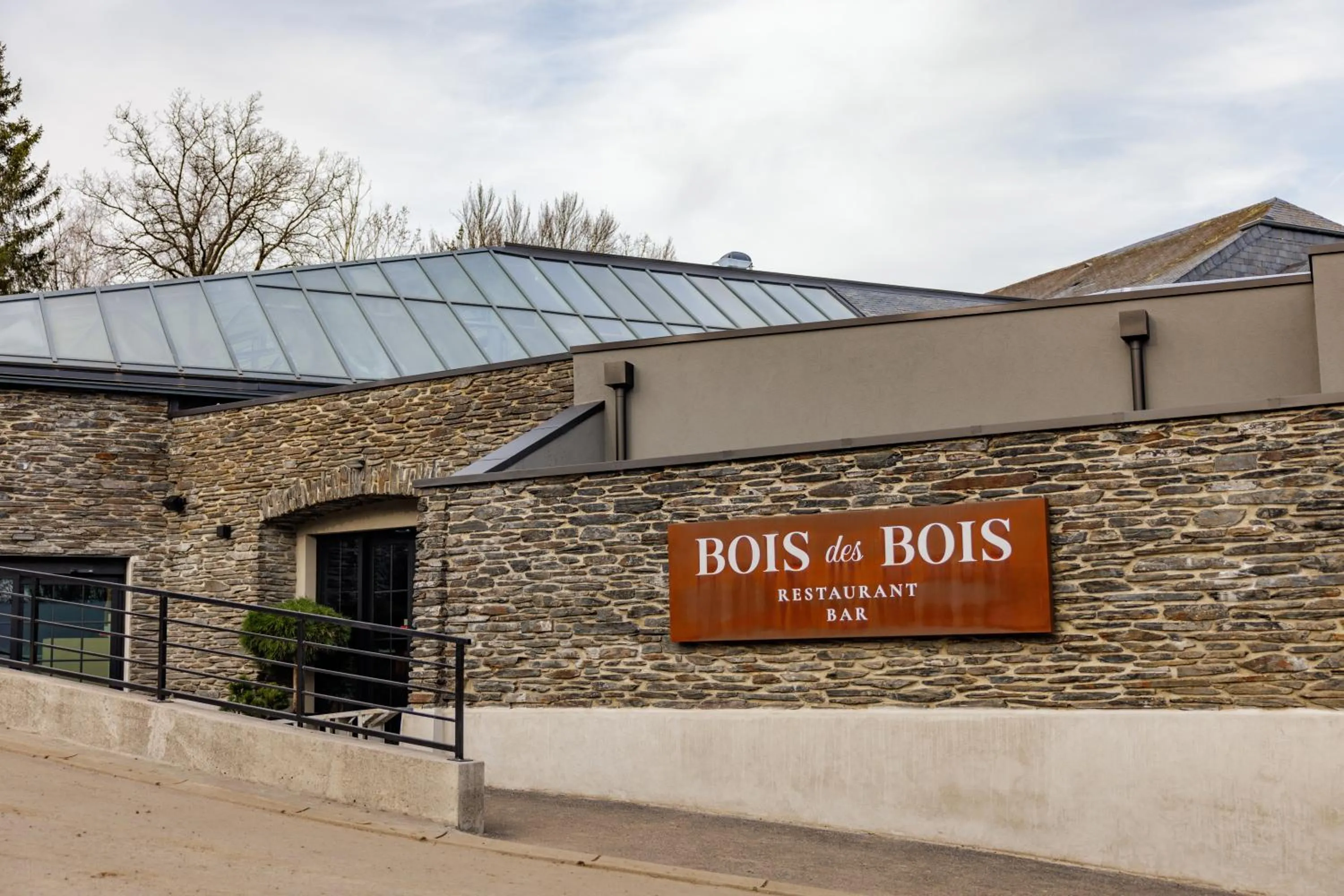 Restaurant/places to eat in Hillview Hotel Grandvoir