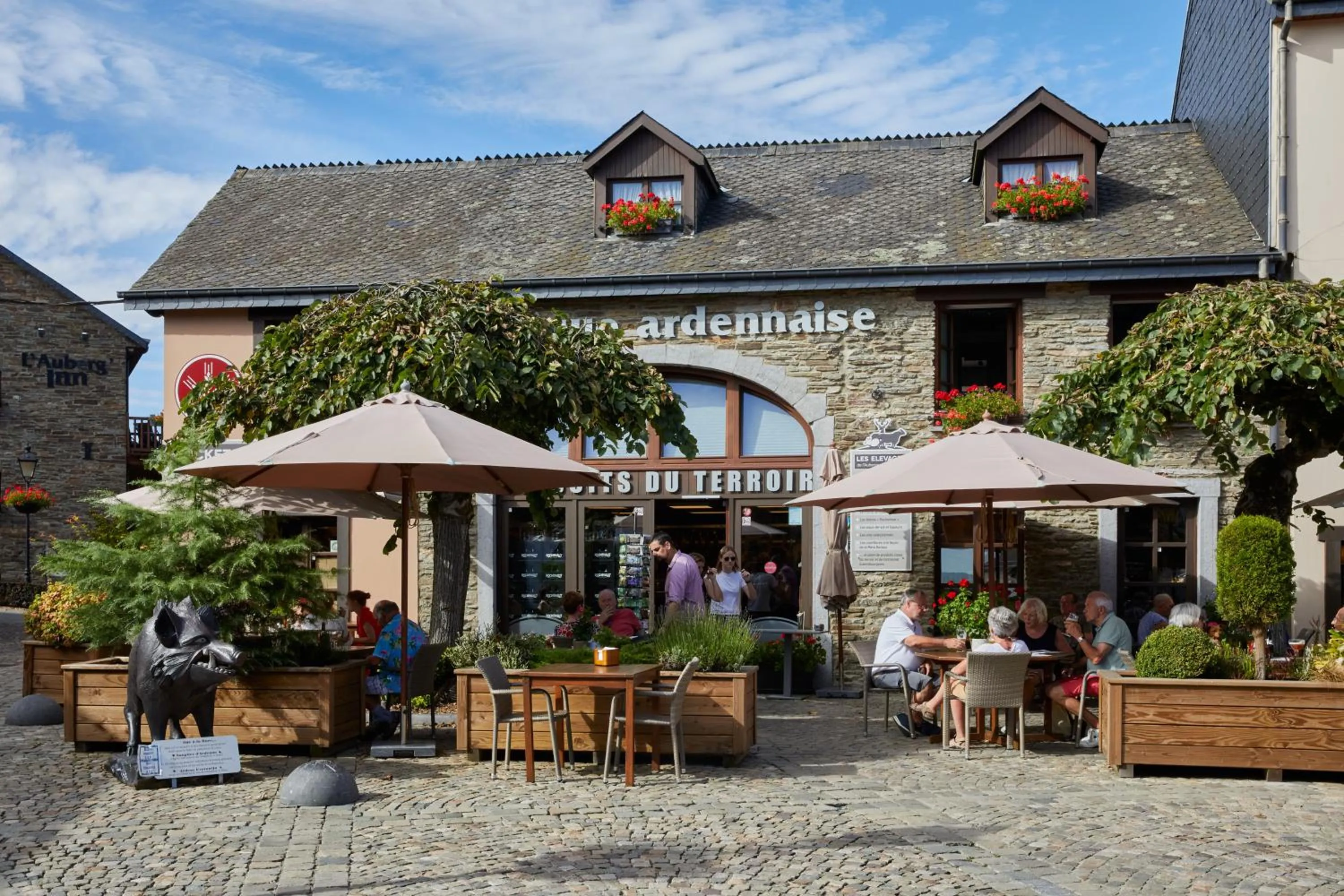 Area and facilities in Hillview Hotel Grandvoir