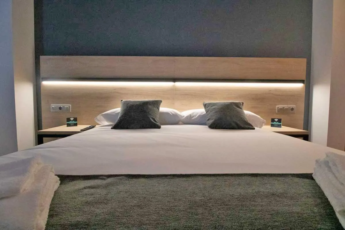 Photo of the whole room, Bed in Alda Valladolid Sur