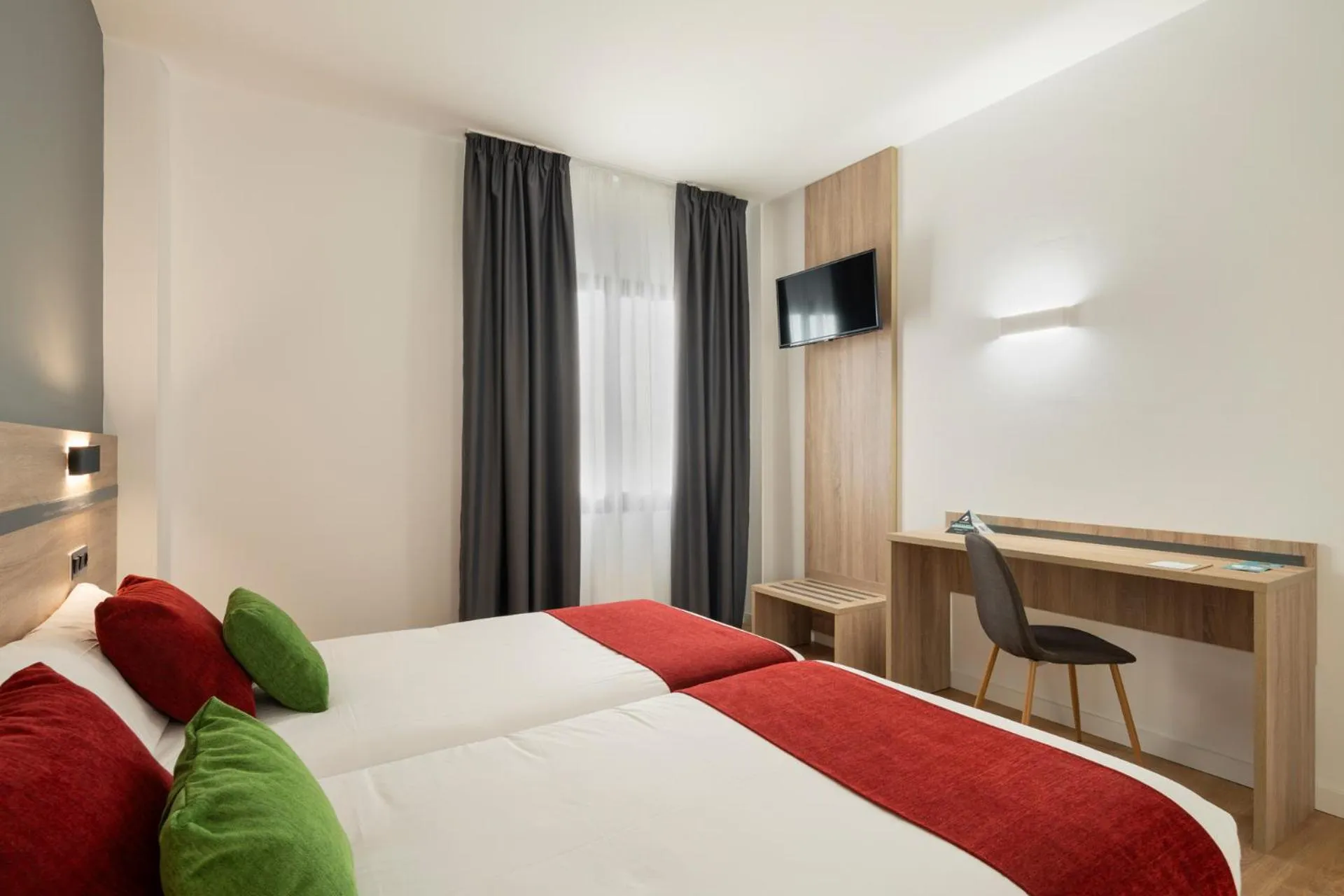 Bedroom, Bed in Hotel Alda Malvasía