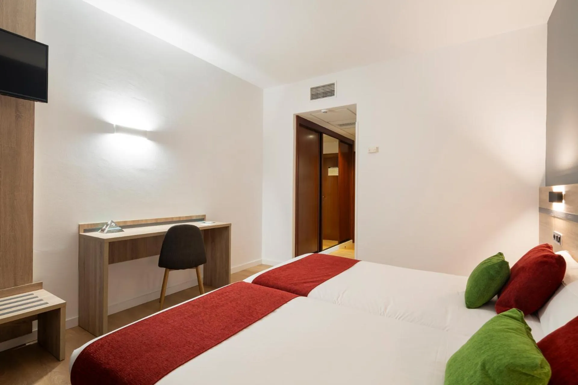 Bedroom, Bed in Hotel Alda Malvasía