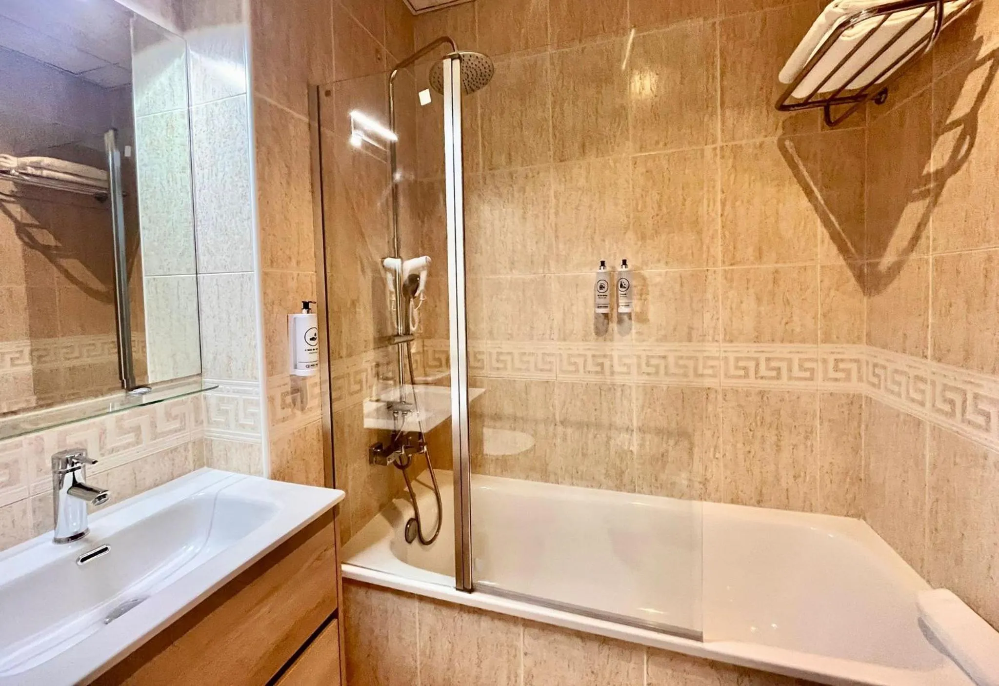 Bathroom in Hotel Alda Malvasía