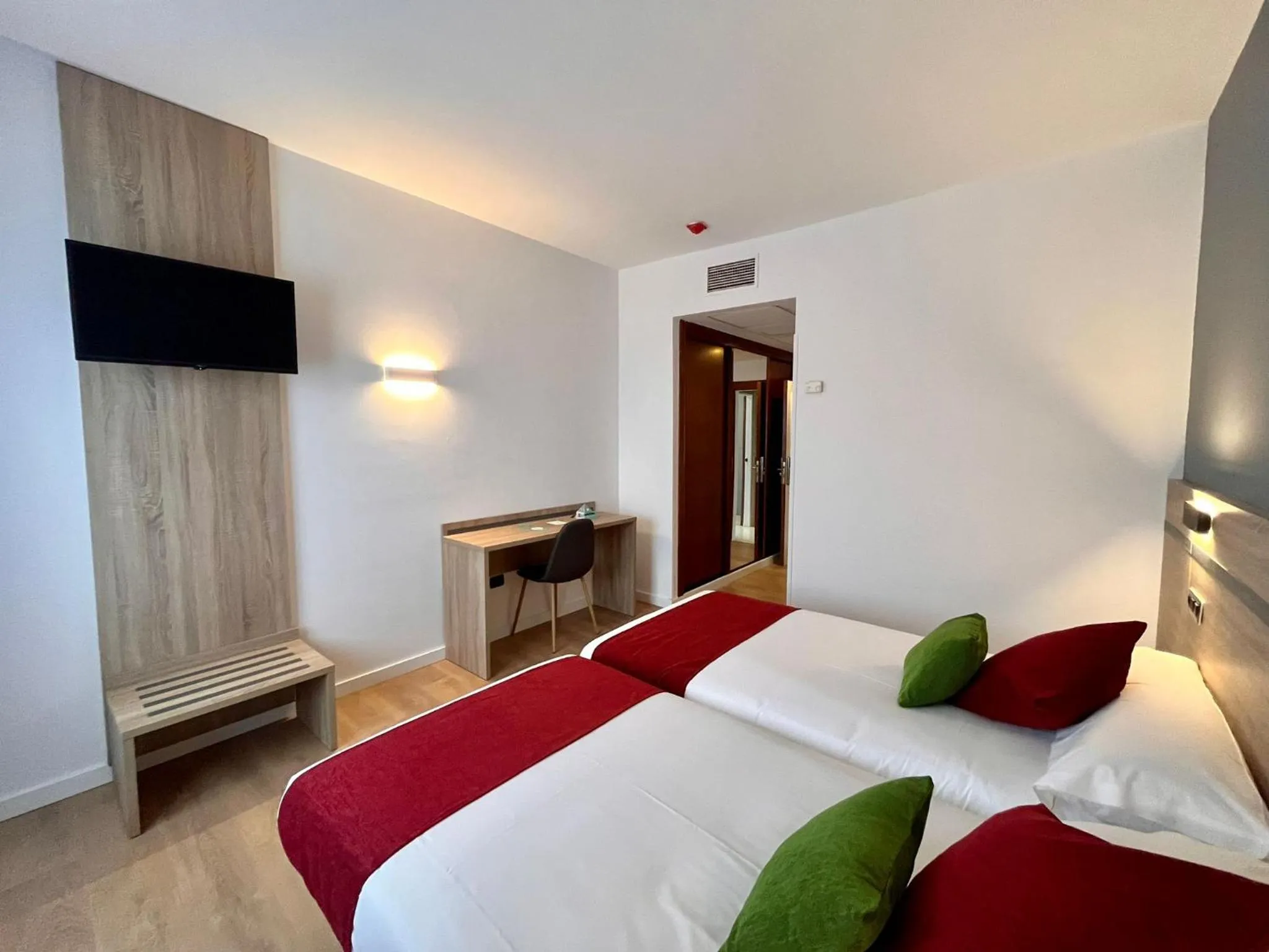 Bedroom, Bed in Hotel Alda Malvasía