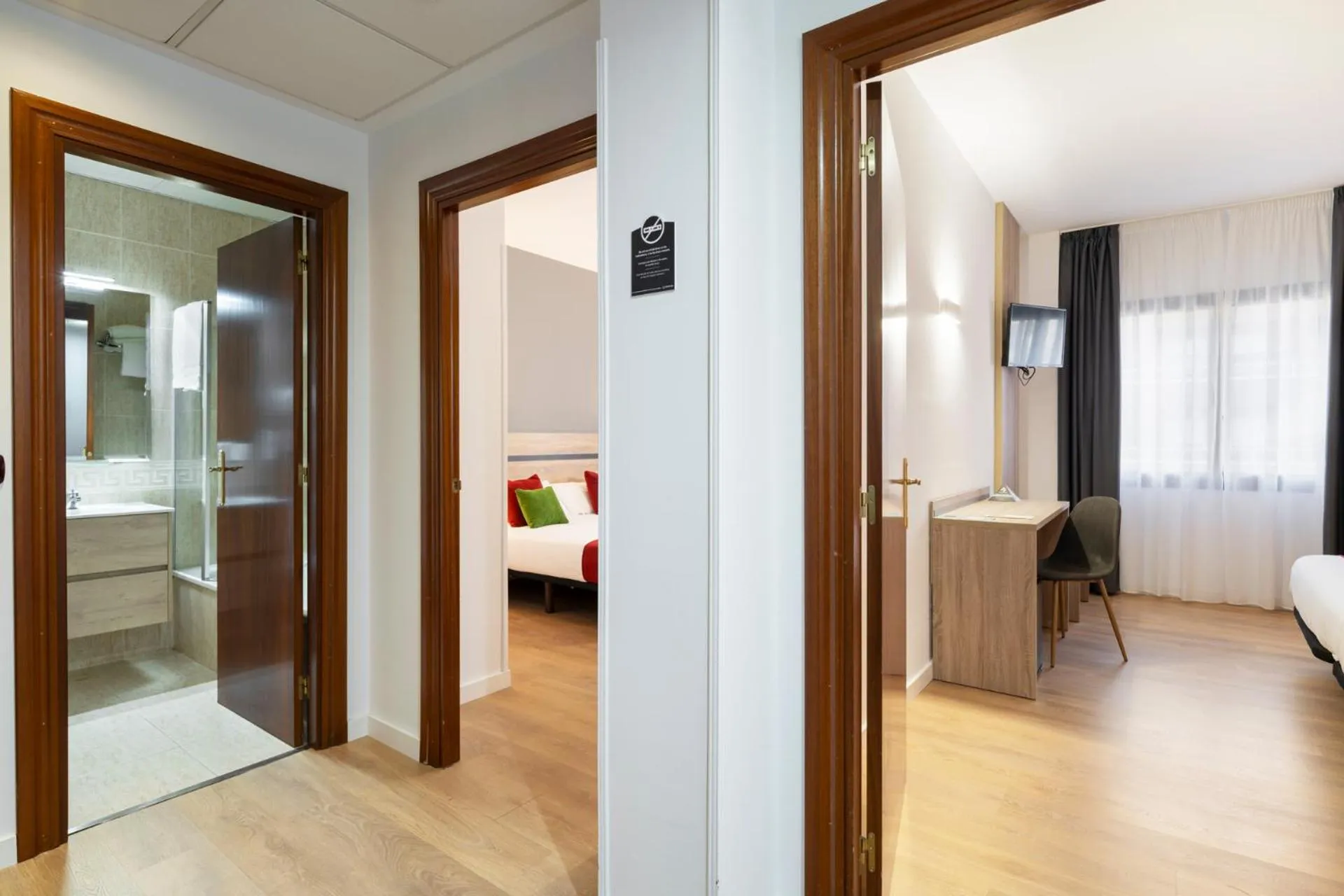 Bedroom, Bed in Hotel Alda Malvasía