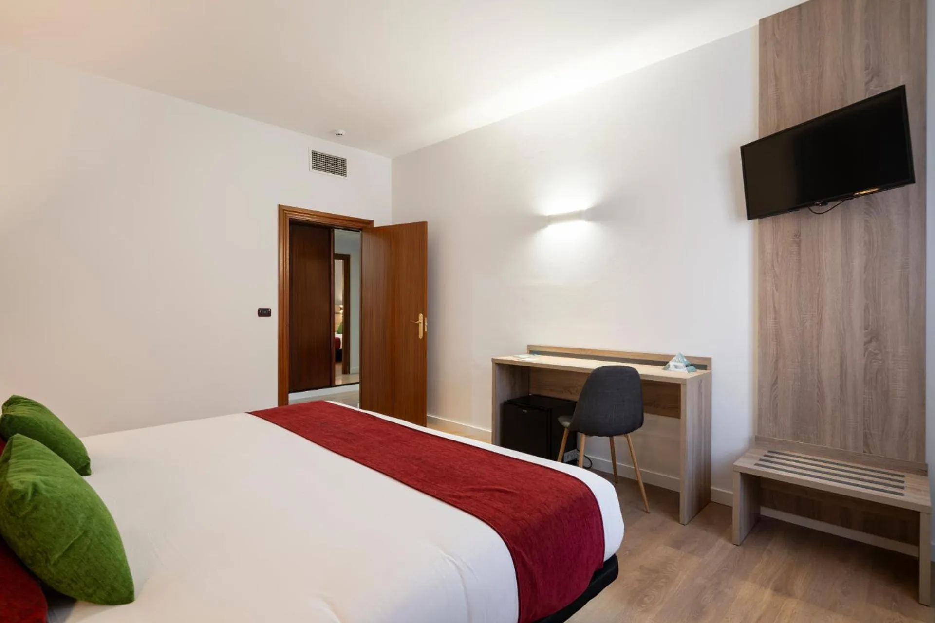 Bedroom, Bed in Hotel Alda Malvasía