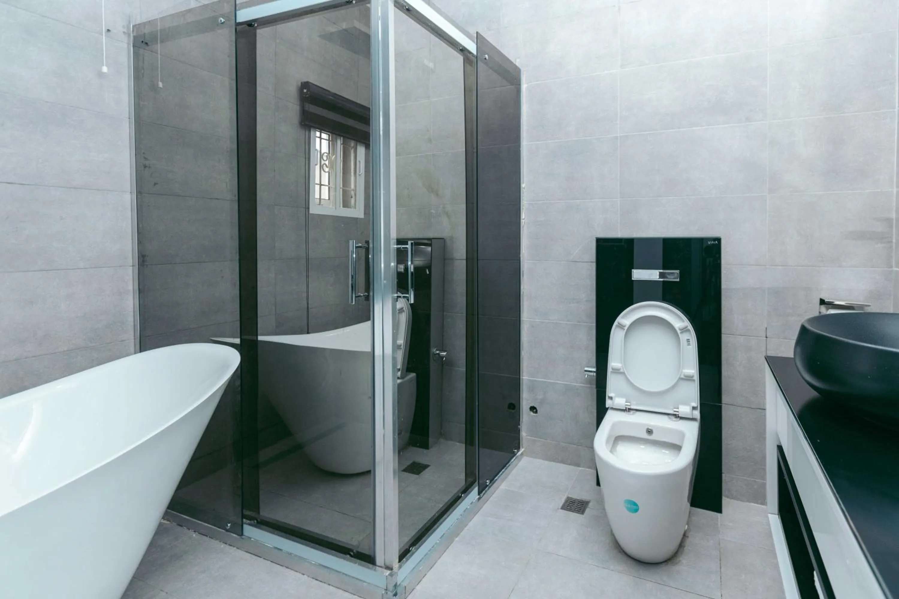 Shower in Phoenix Luxury Apartments