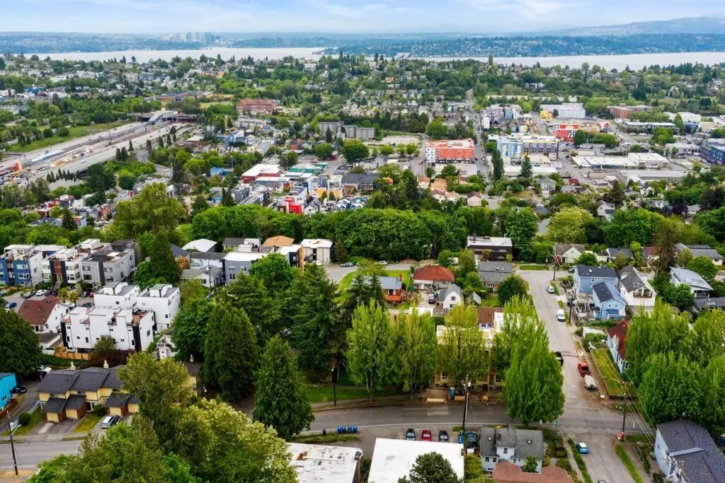 Seattle Cloud 2BR Prime Location