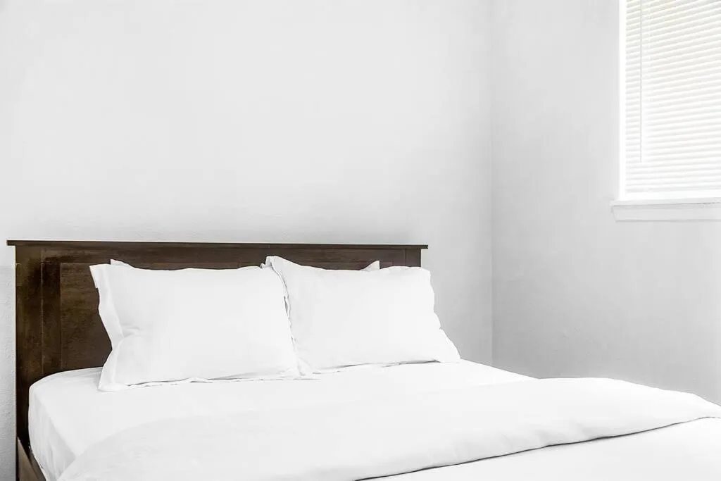 Bed in Seattle Cloud 2BR Prime Location