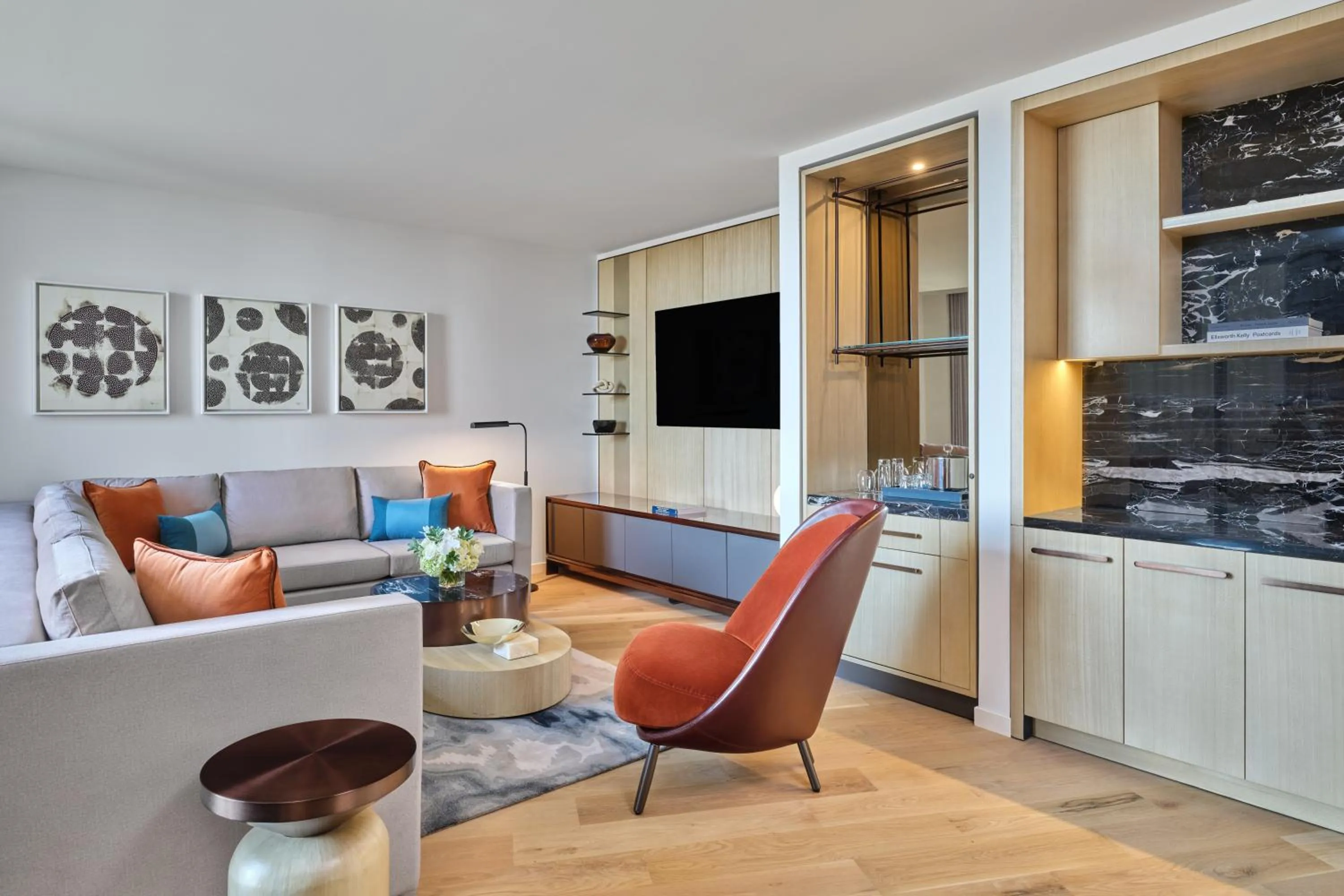 Living room in The Crescent Hotel, Fort Worth