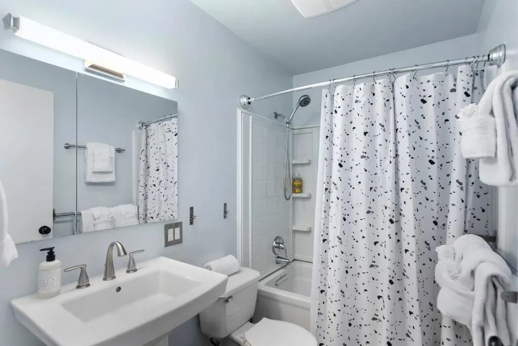 Epicurean remodel in central location.