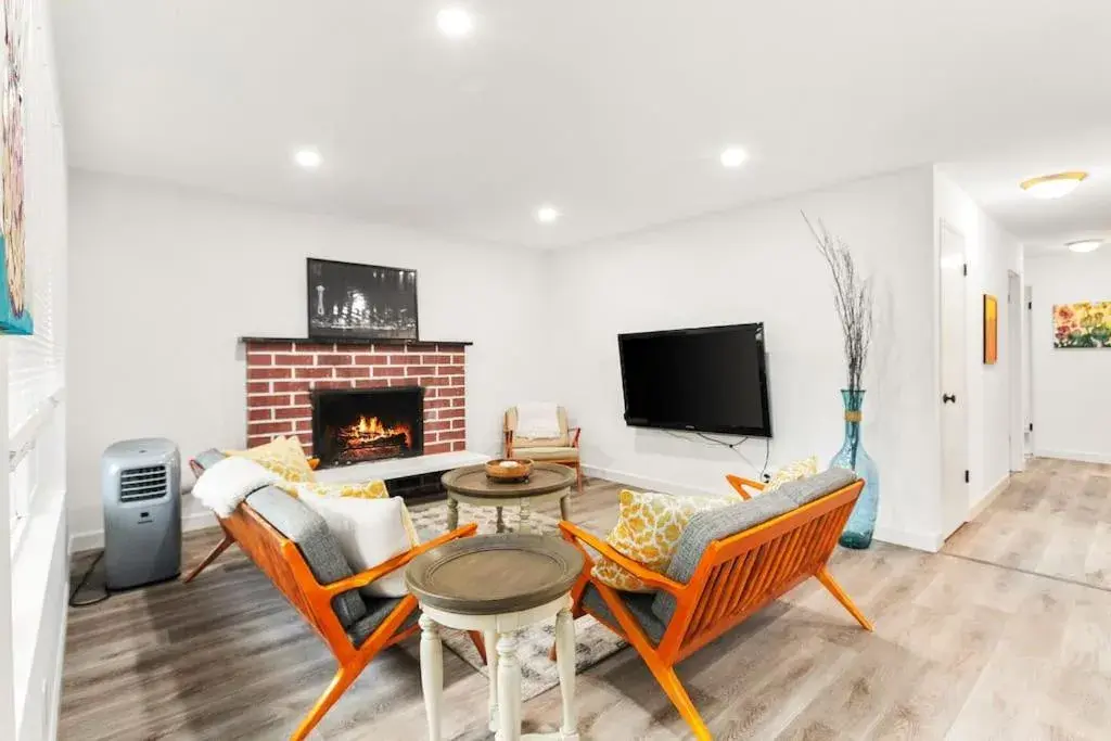 Beacon Hill Retro - Central Location. Beacon Hill Retro - Central Location.