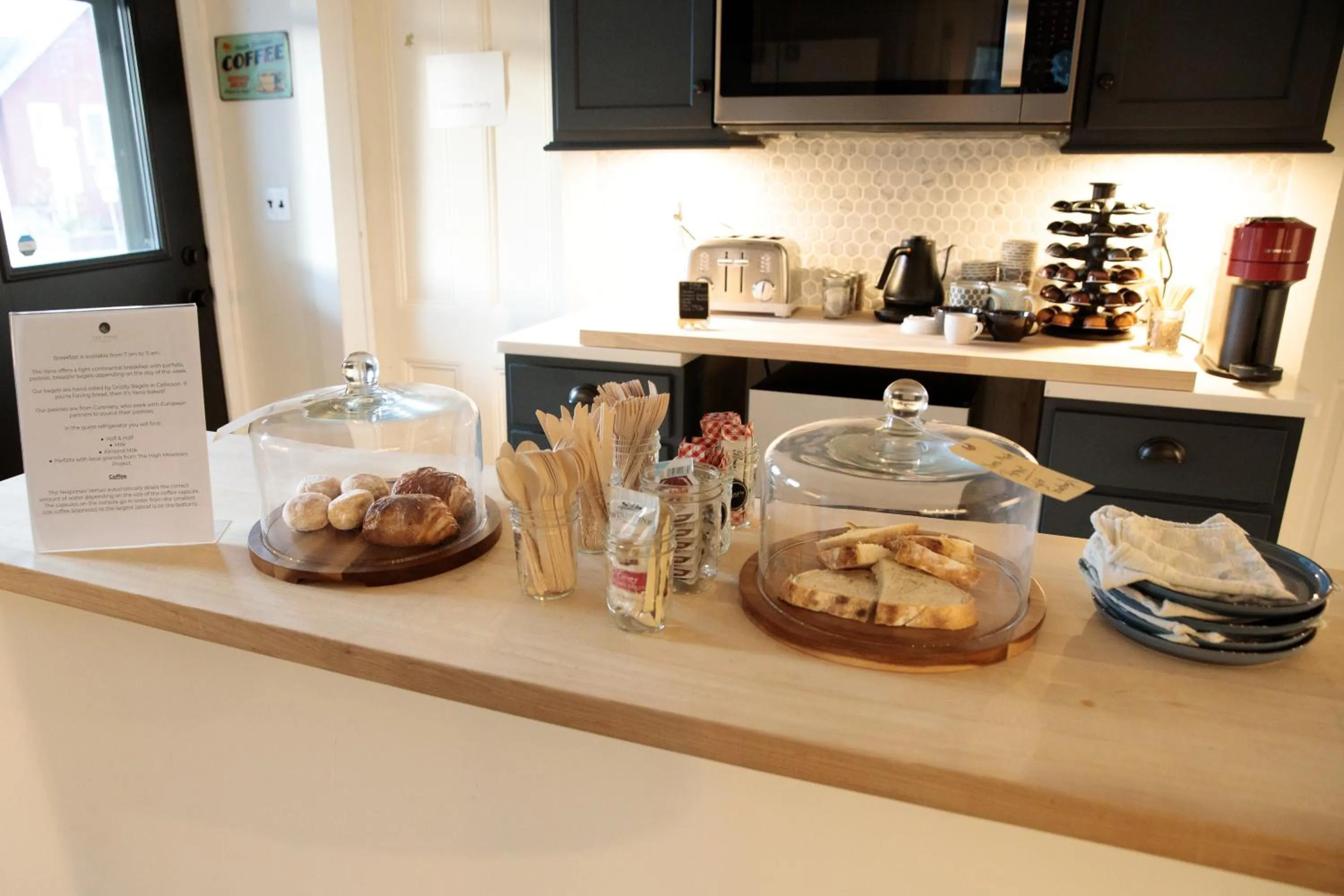 Continental breakfast in The Yarra