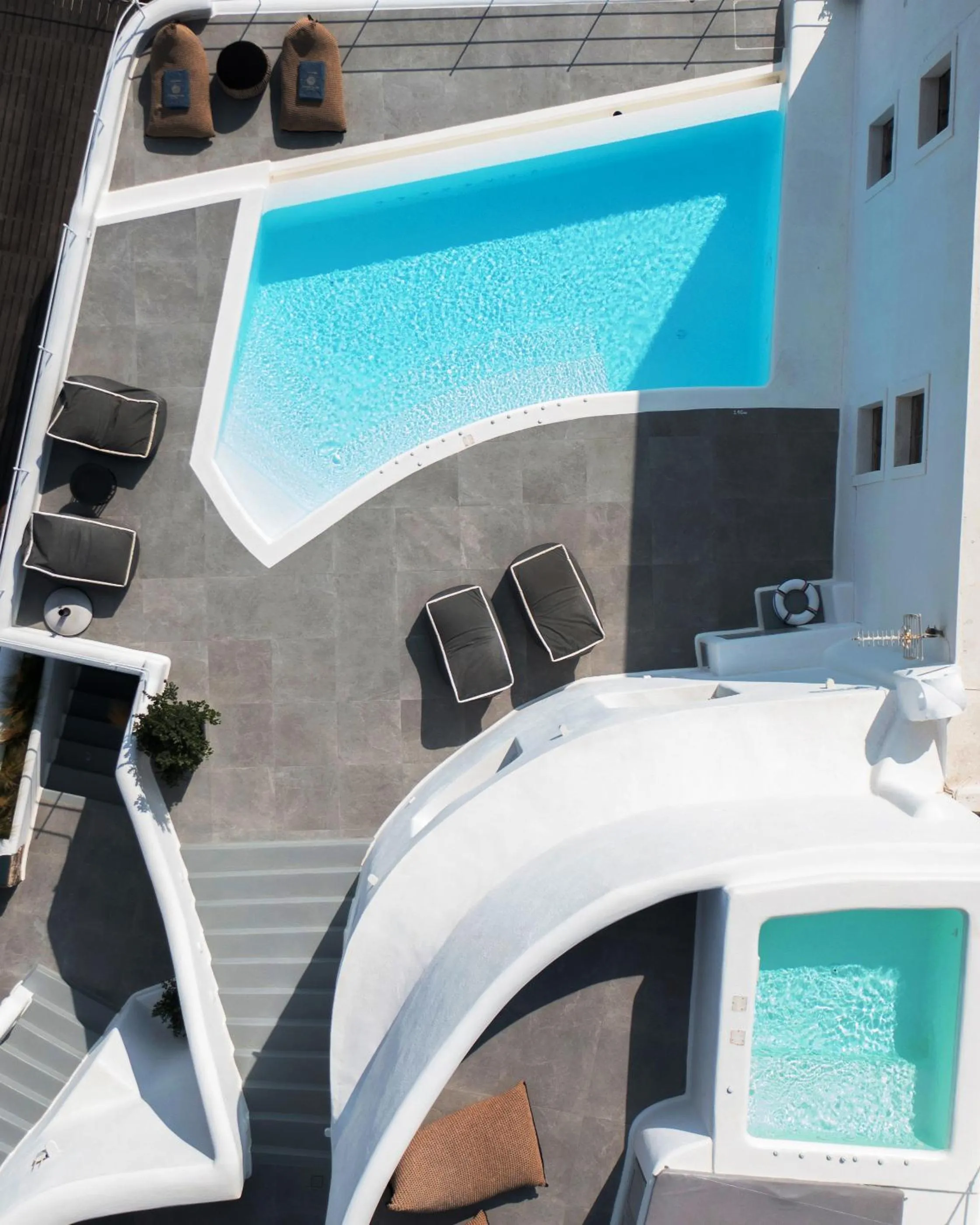 Property building in Eteoro Suites