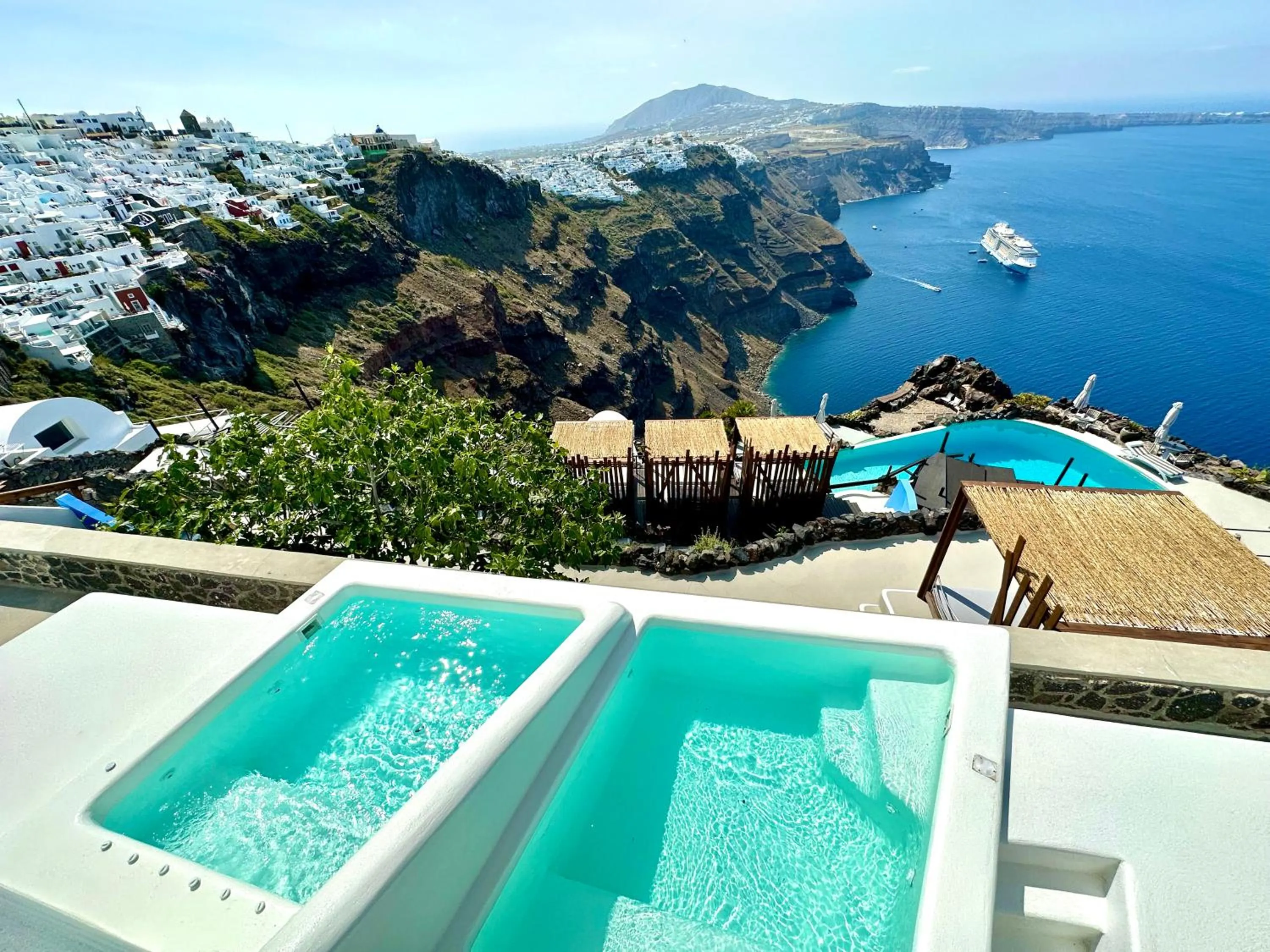 Hot Tub in Eteoro Suites