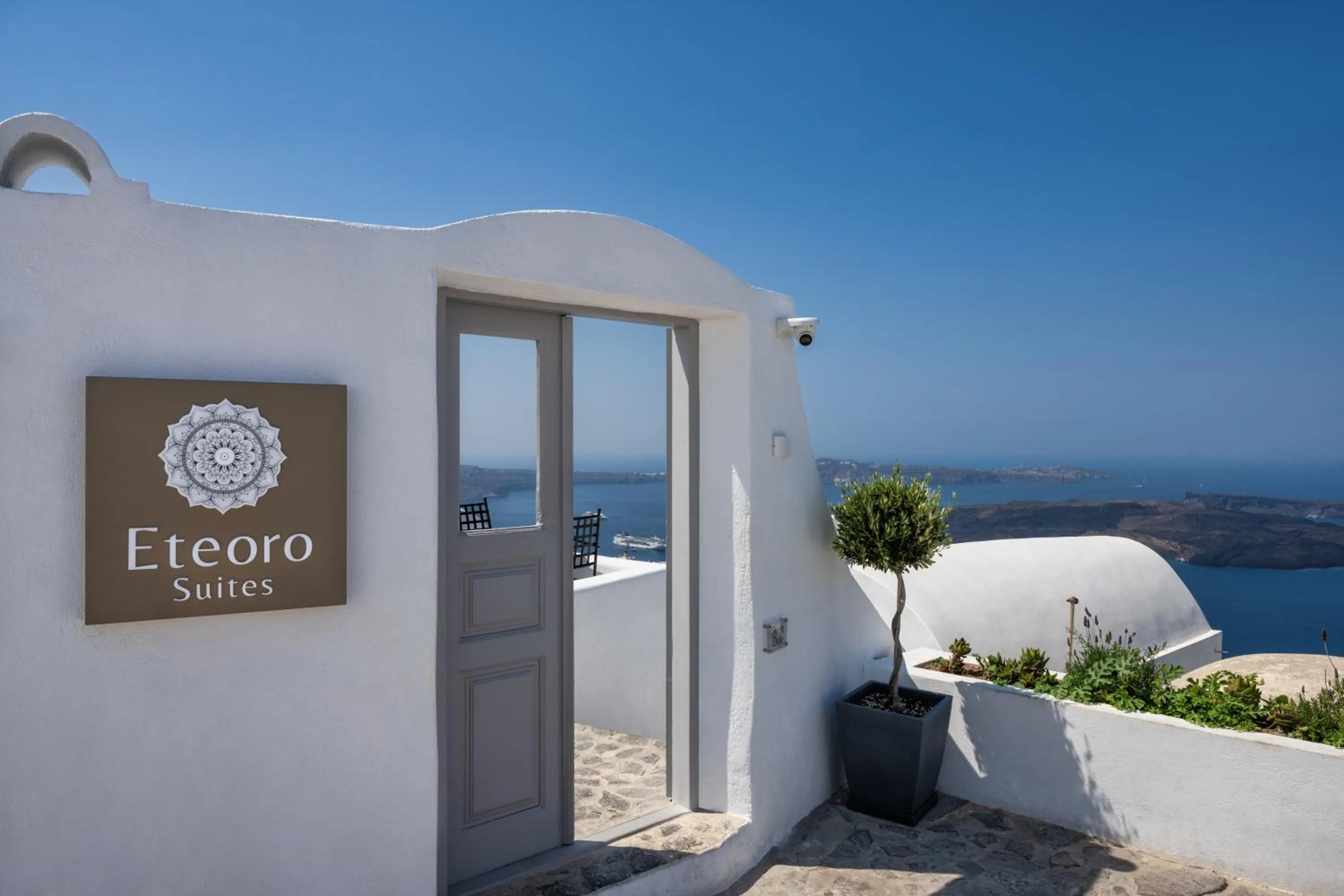 Facade/entrance in Eteoro Suites