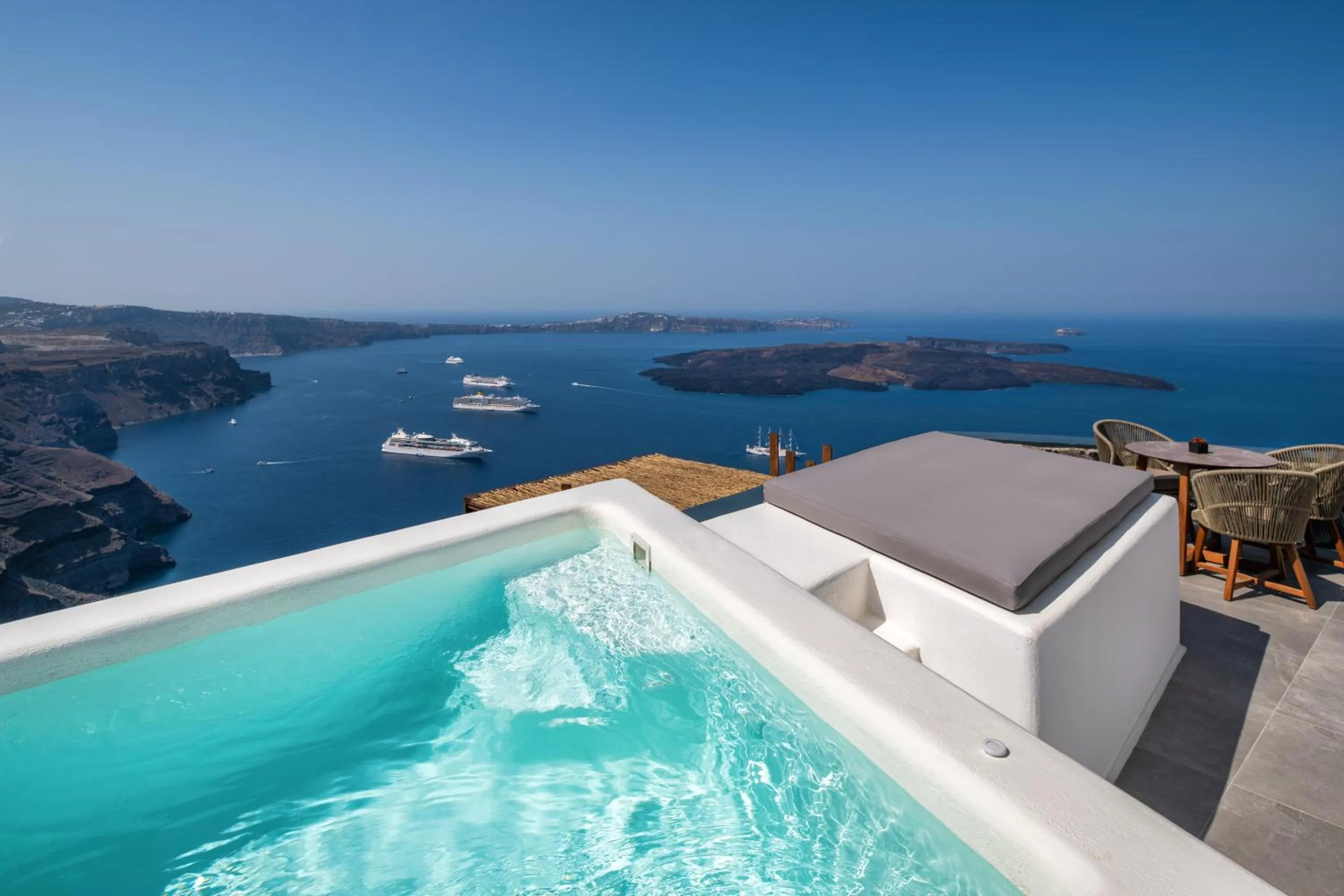 Hot Tub in Eteoro Suites