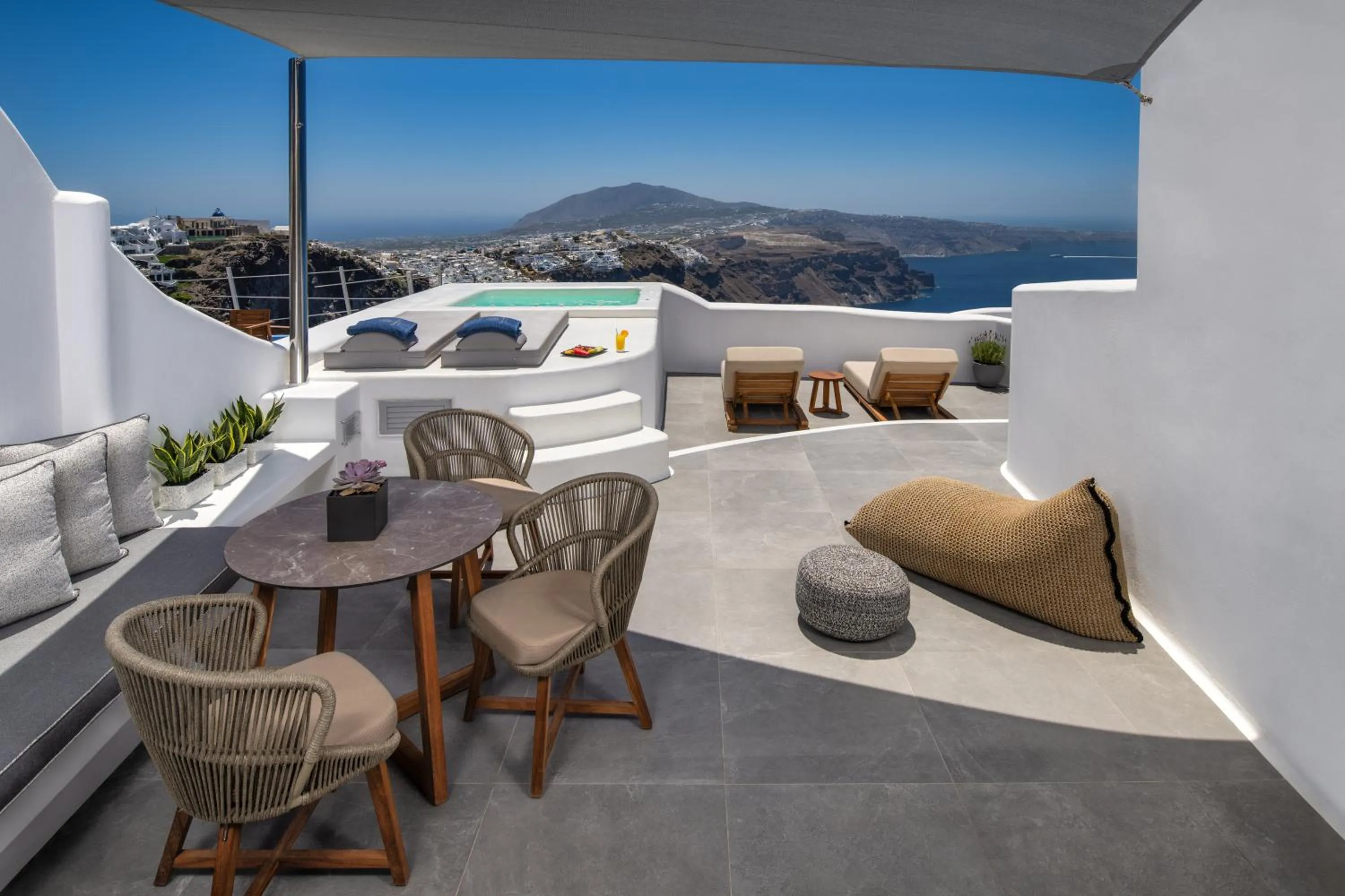 Hot Tub in Eteoro Suites