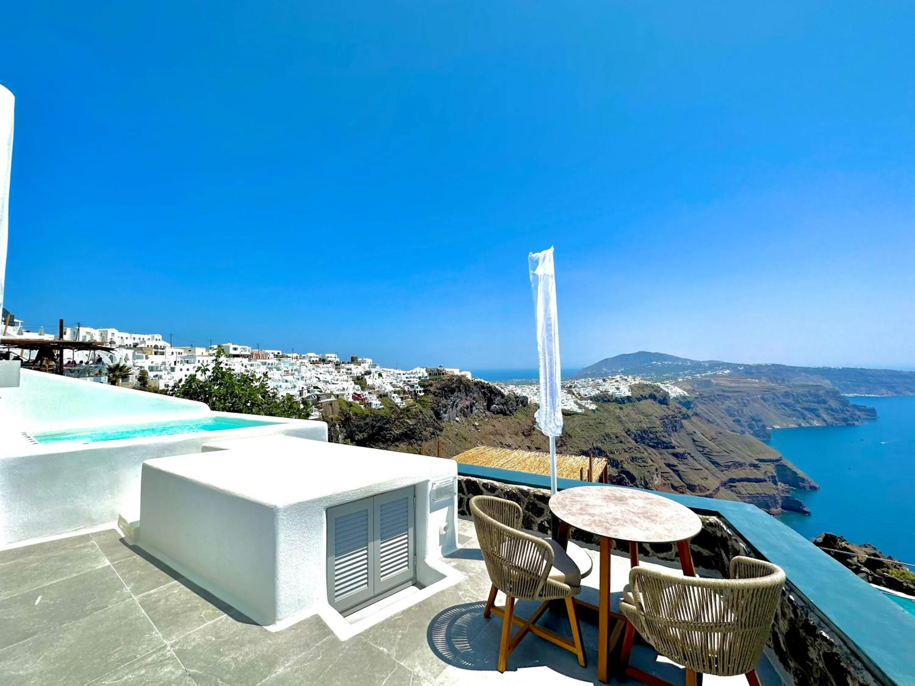 Hot Tub in Eteoro Suites