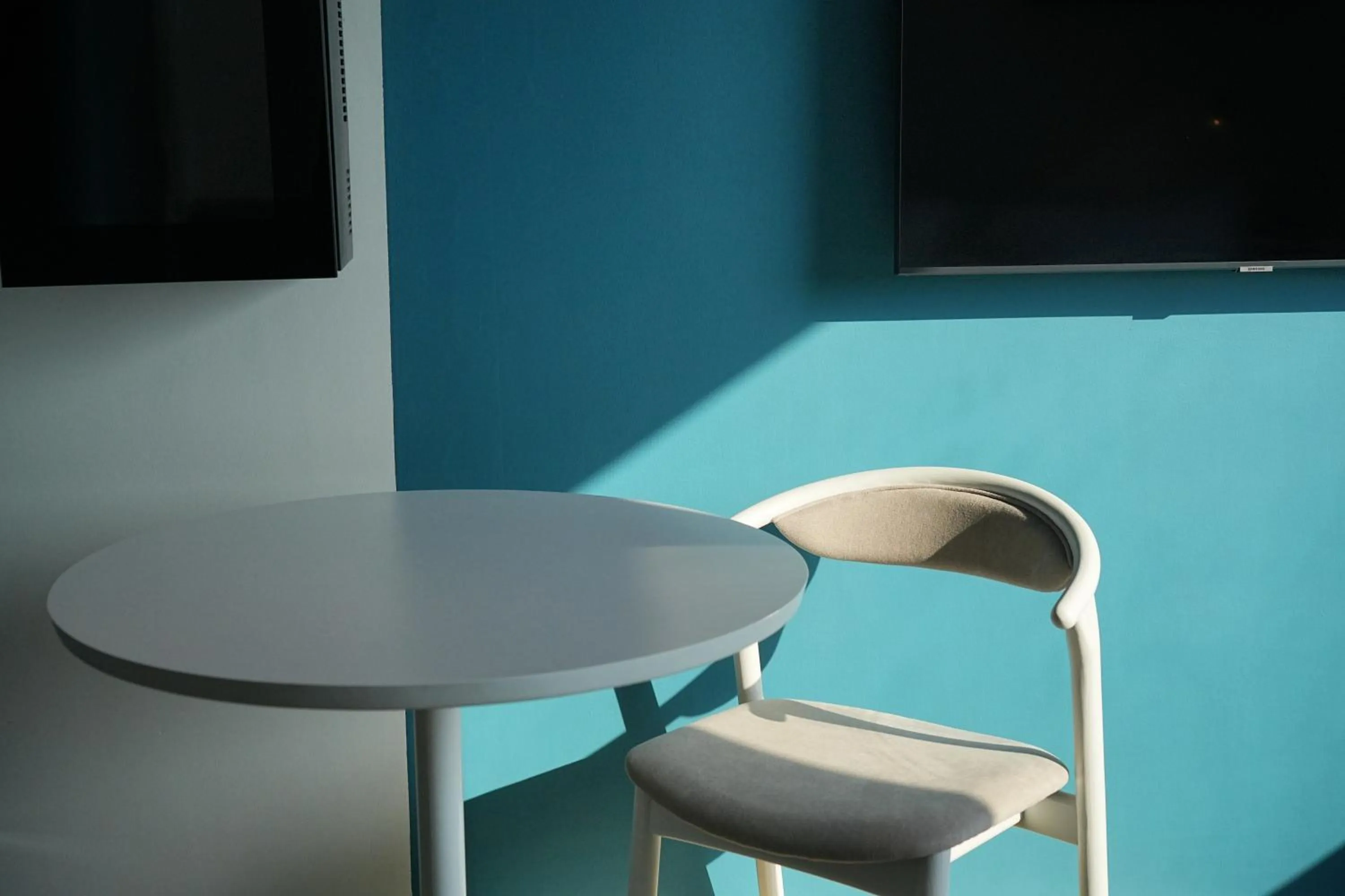 Seating area in GO Hotel Ban Chang at Robinson Lifestyle Ban Chang