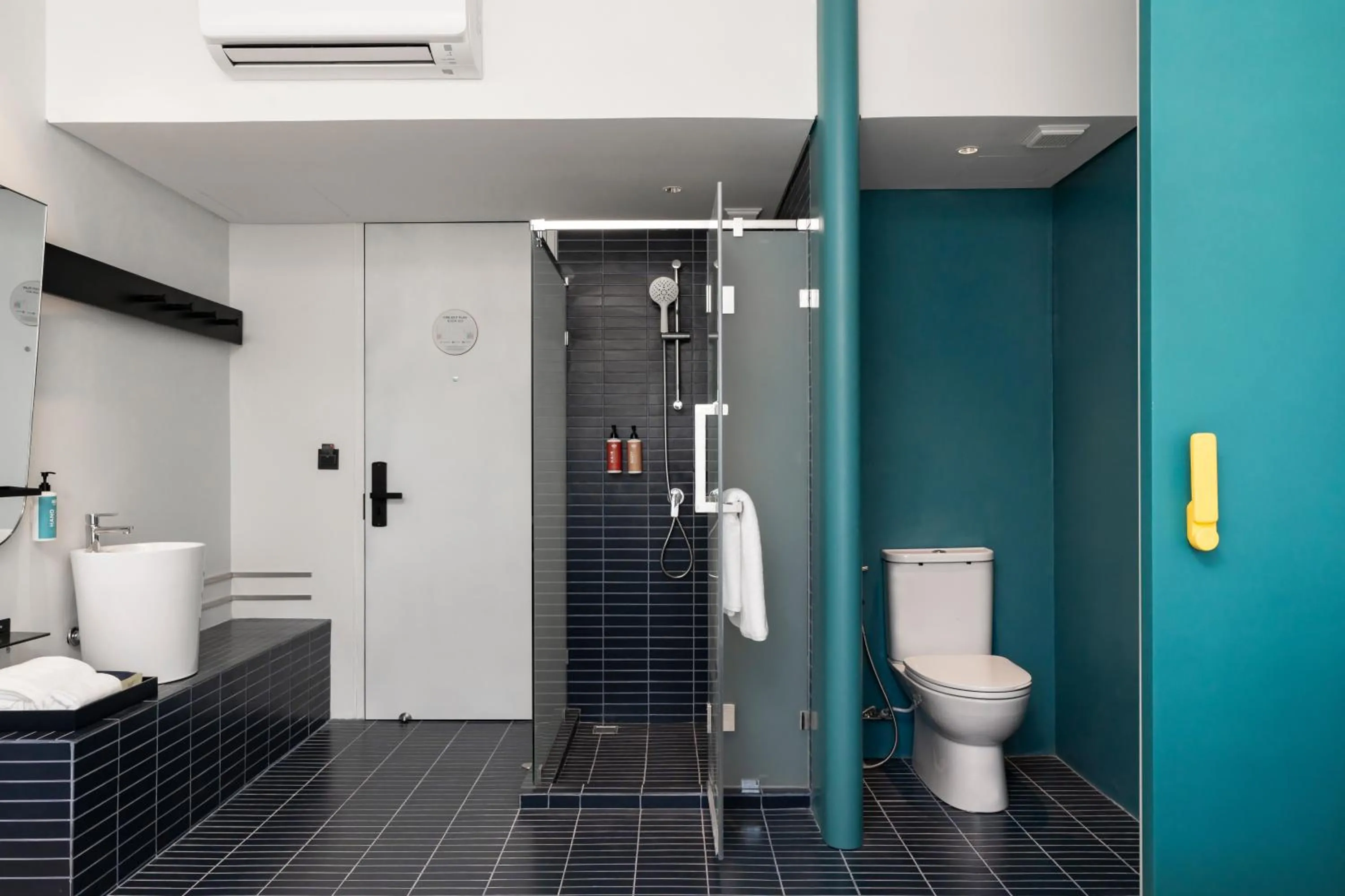 Shower in GO Hotel Ban Chang at Robinson Lifestyle Ban Chang