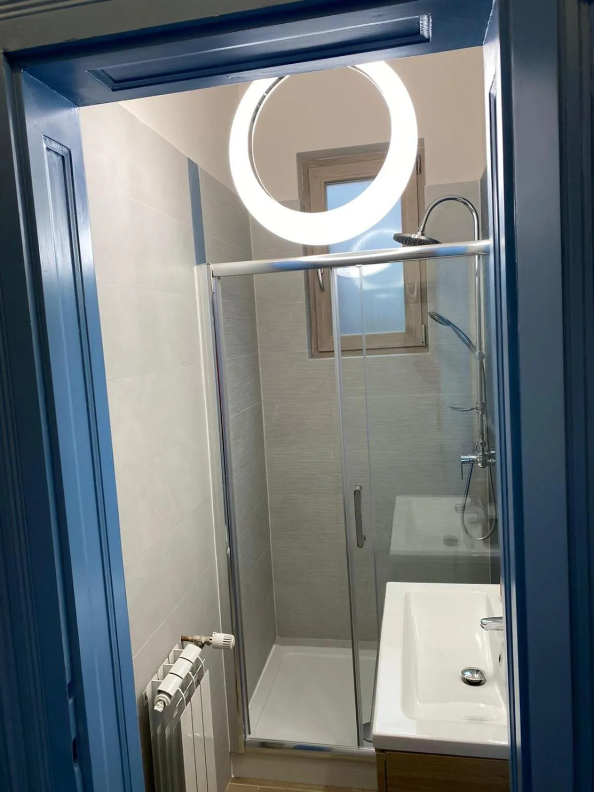 Shower in VISAJ Deluxe Downtown