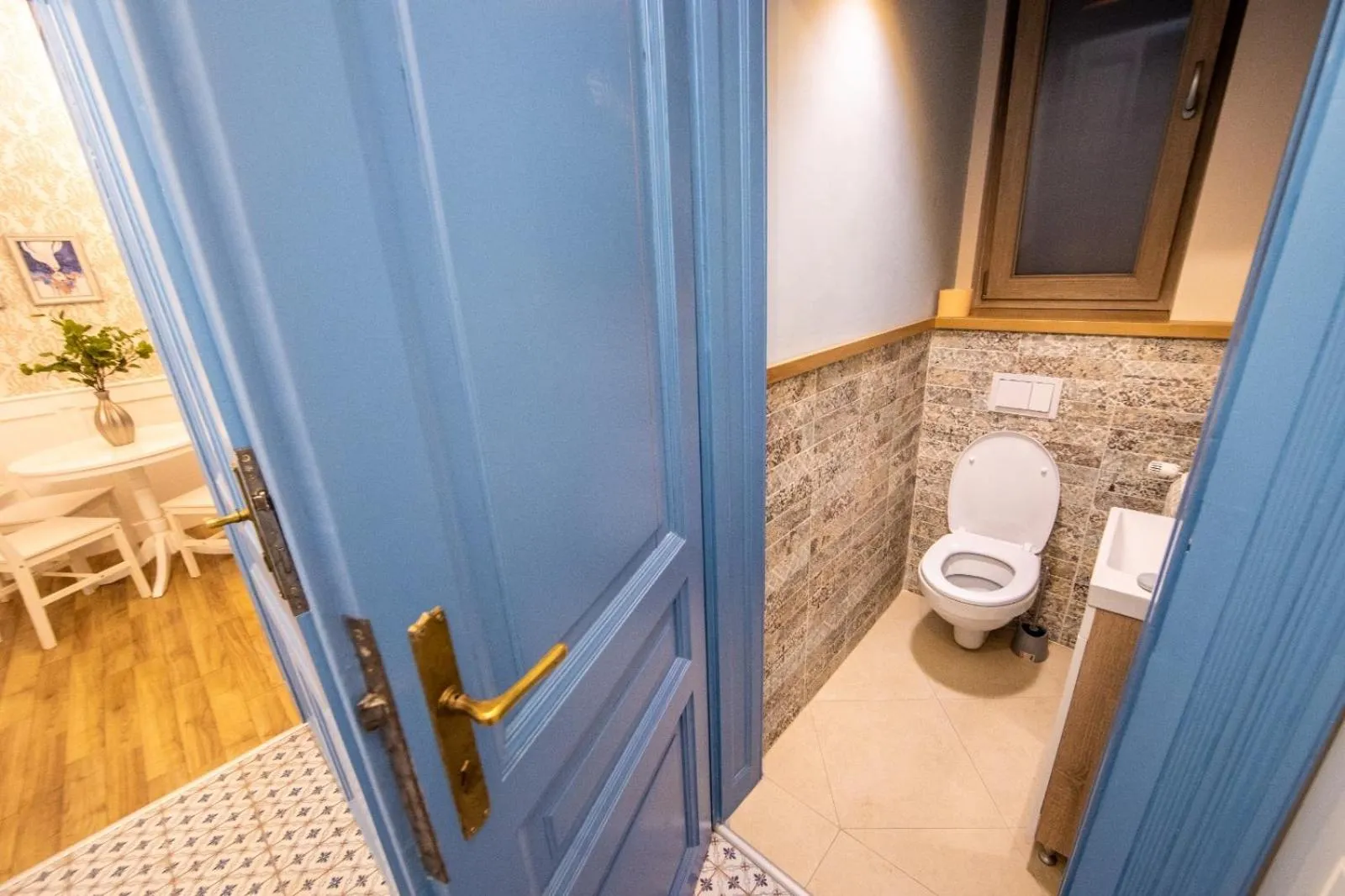 Toilet in VISAJ Deluxe Downtown