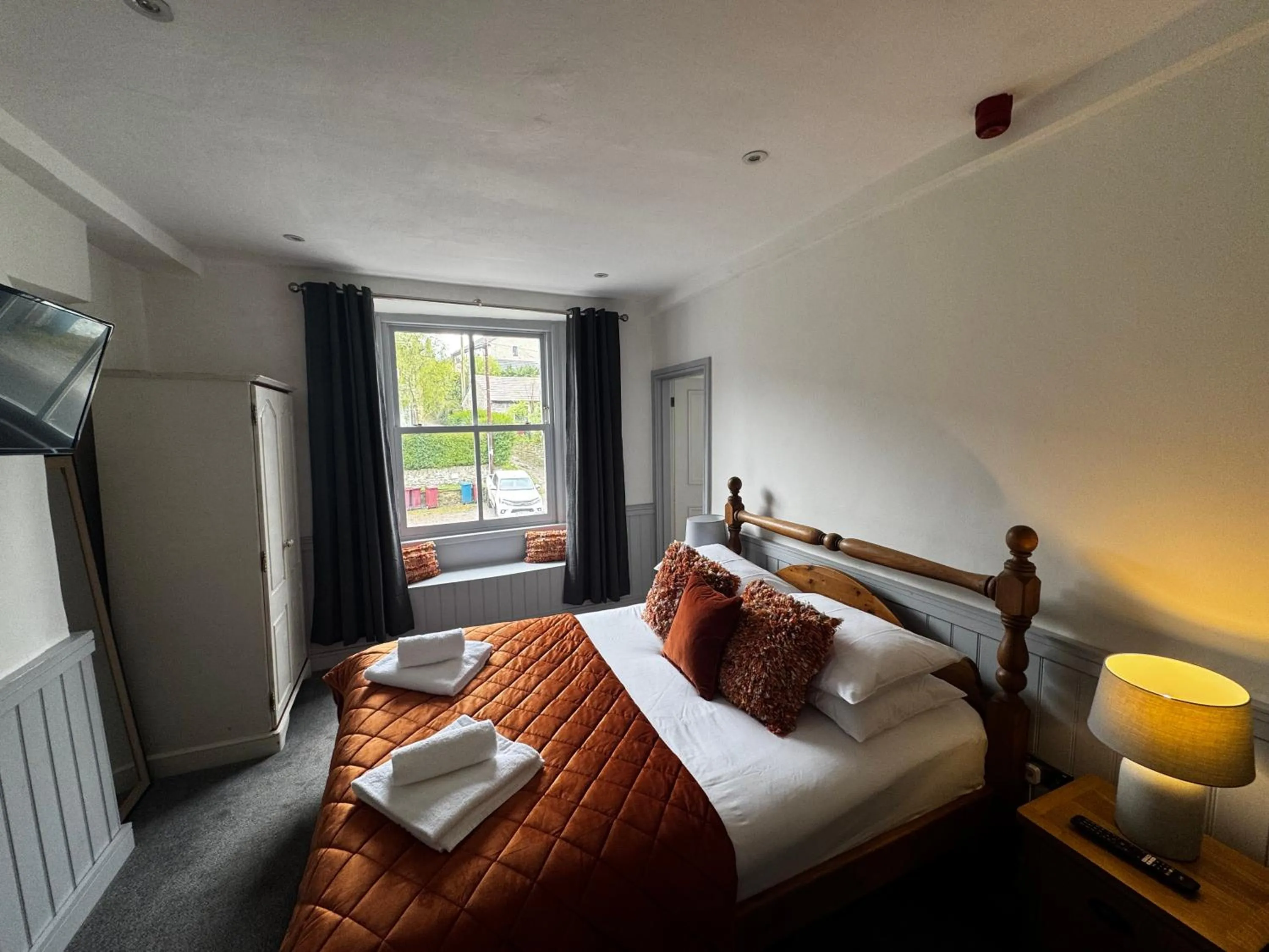 Bed in The White Bull