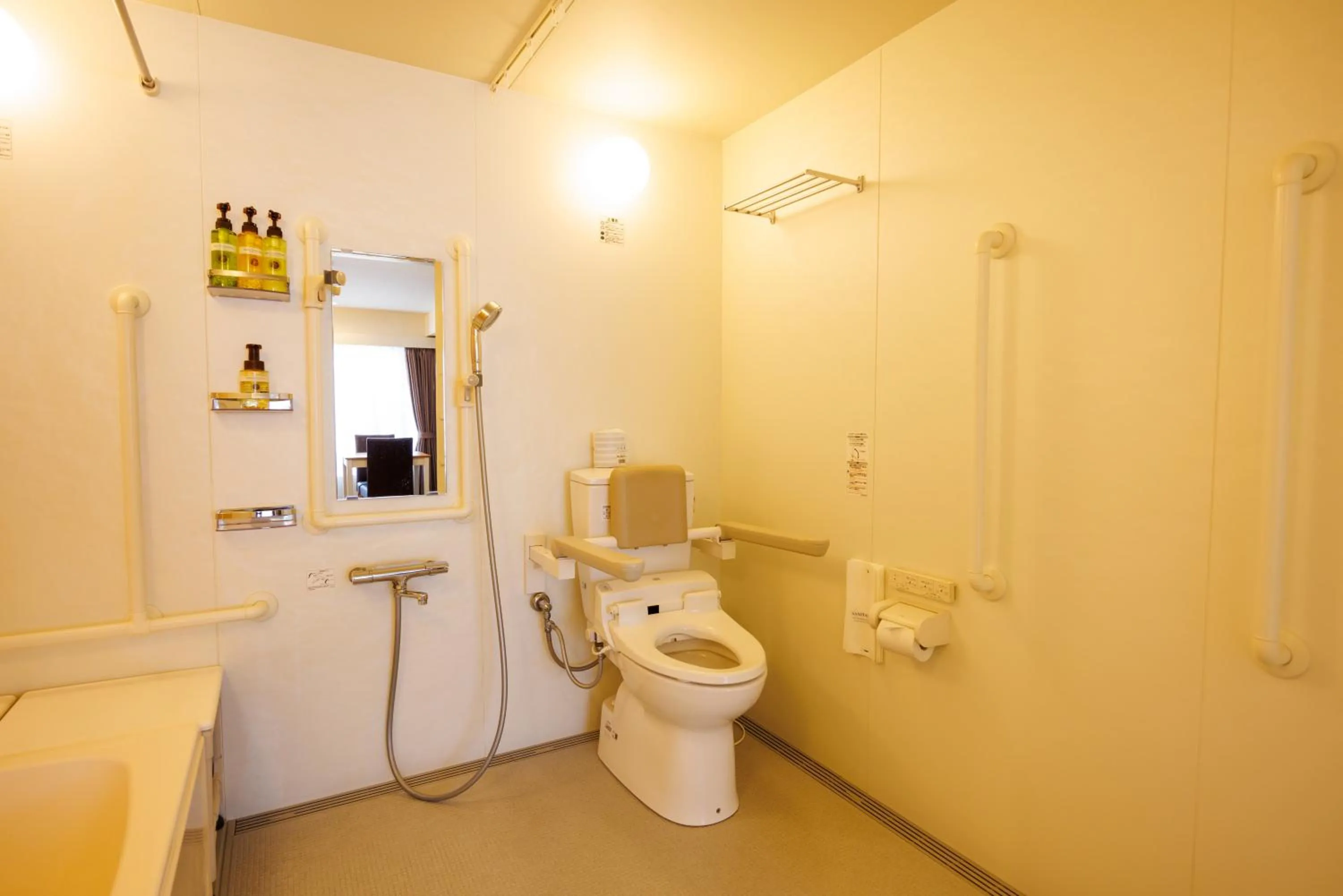 Toilet in Floral Hotel East Shinsaibashi