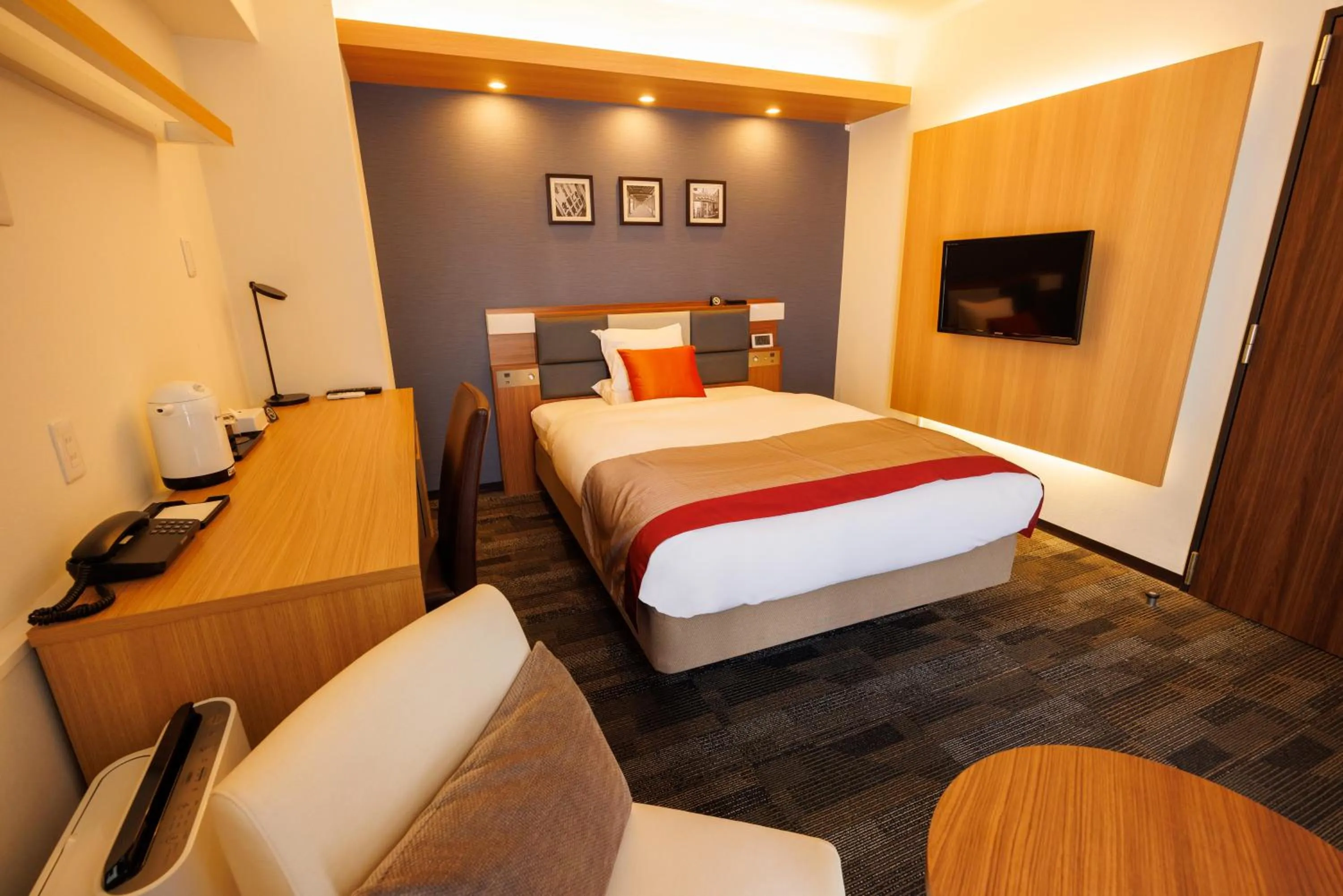 Bedroom, Bed in Floral Hotel East Shinsaibashi